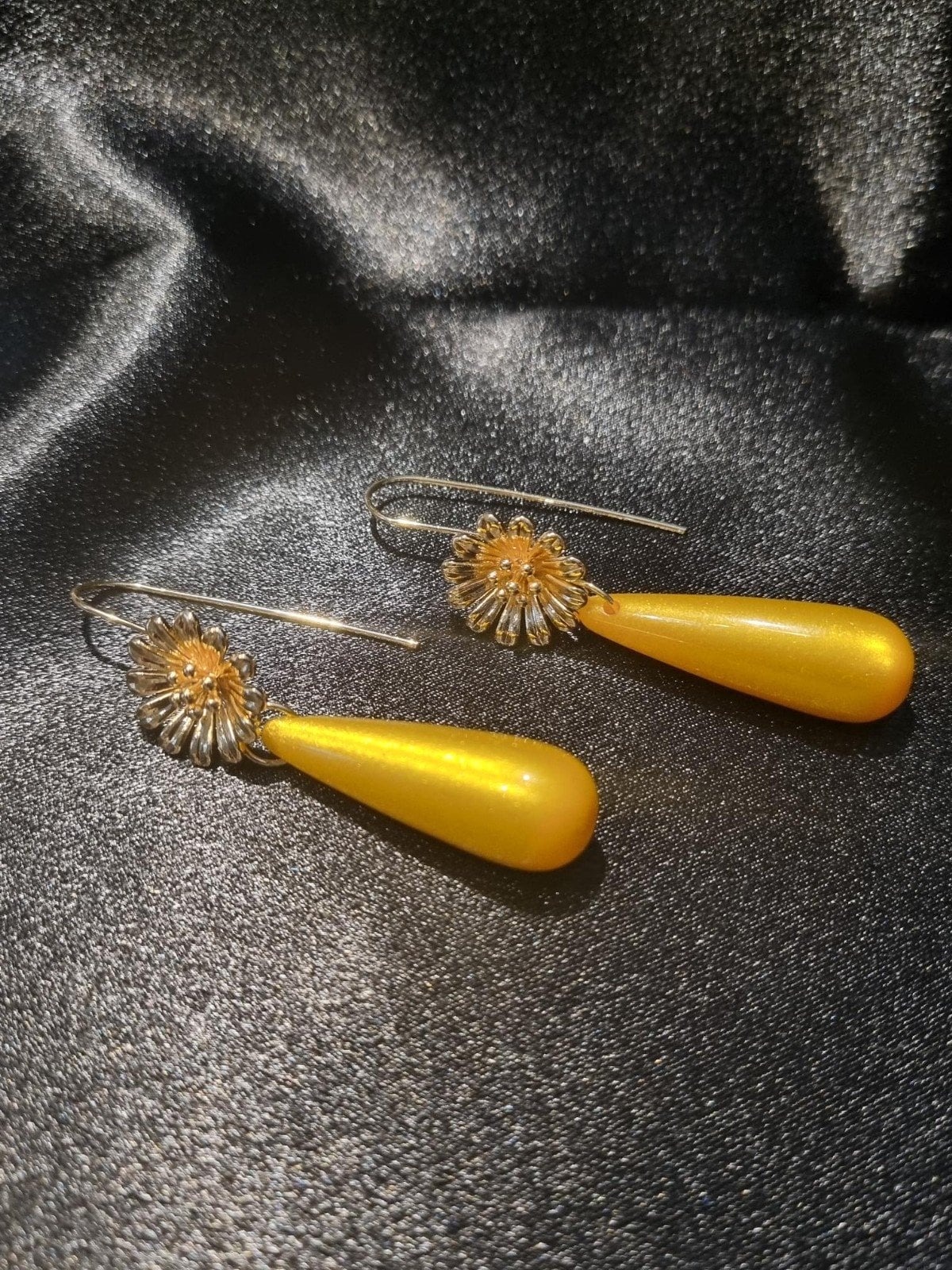 Statement oorbellen met polaris druppel - geel - 46456.jpeg Statement oorbellen met polaris druppel - geel