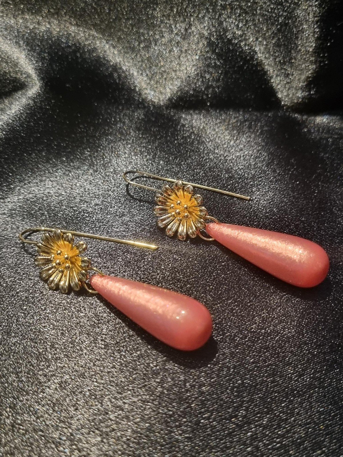 Statement oorbellen met polaris druppel - roze