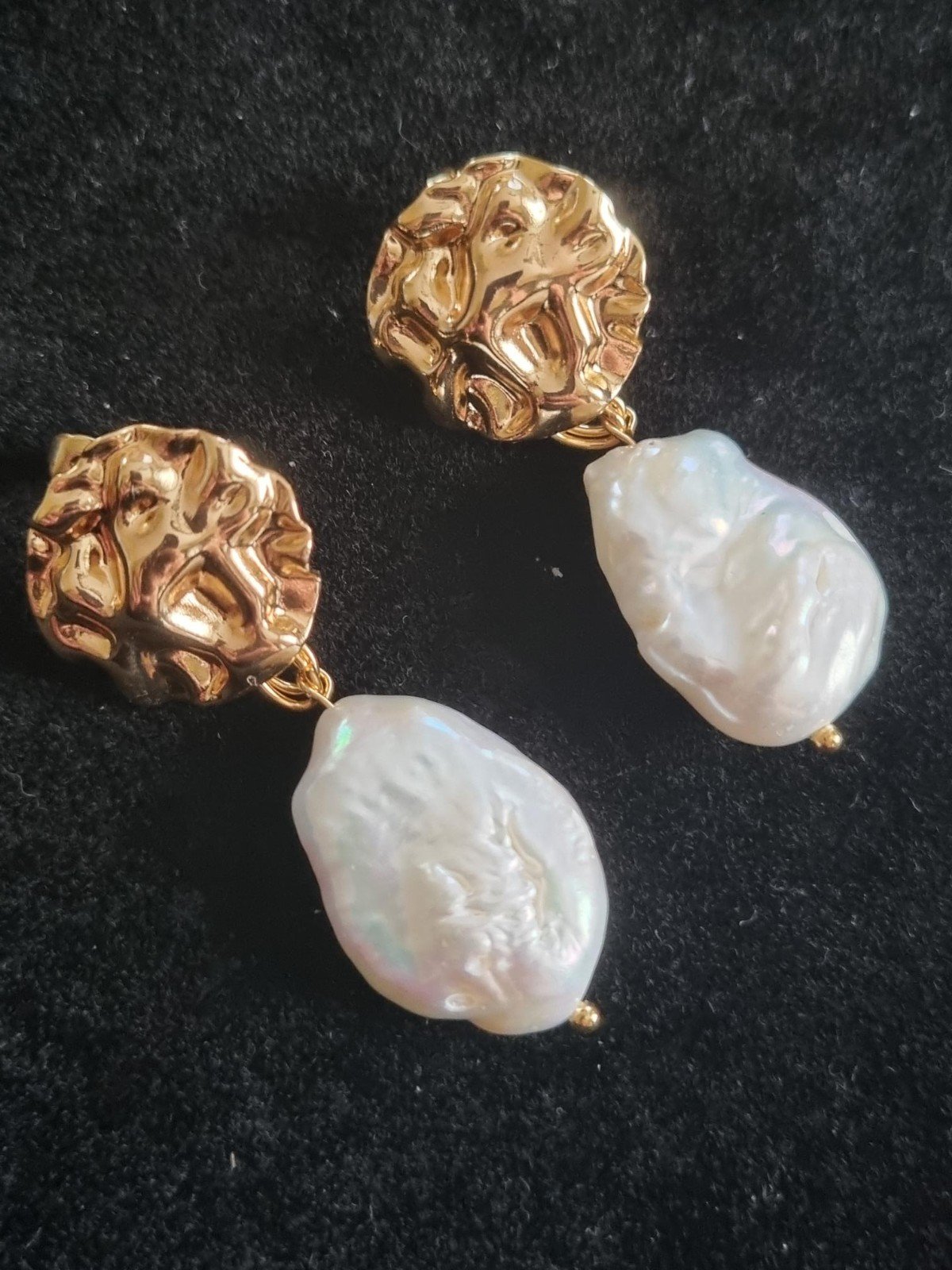 Vergulde oorbellen met dikke zoetwaterparel - 46439.jpeg Vergulde oorbellen met dikke zoetwaterparel