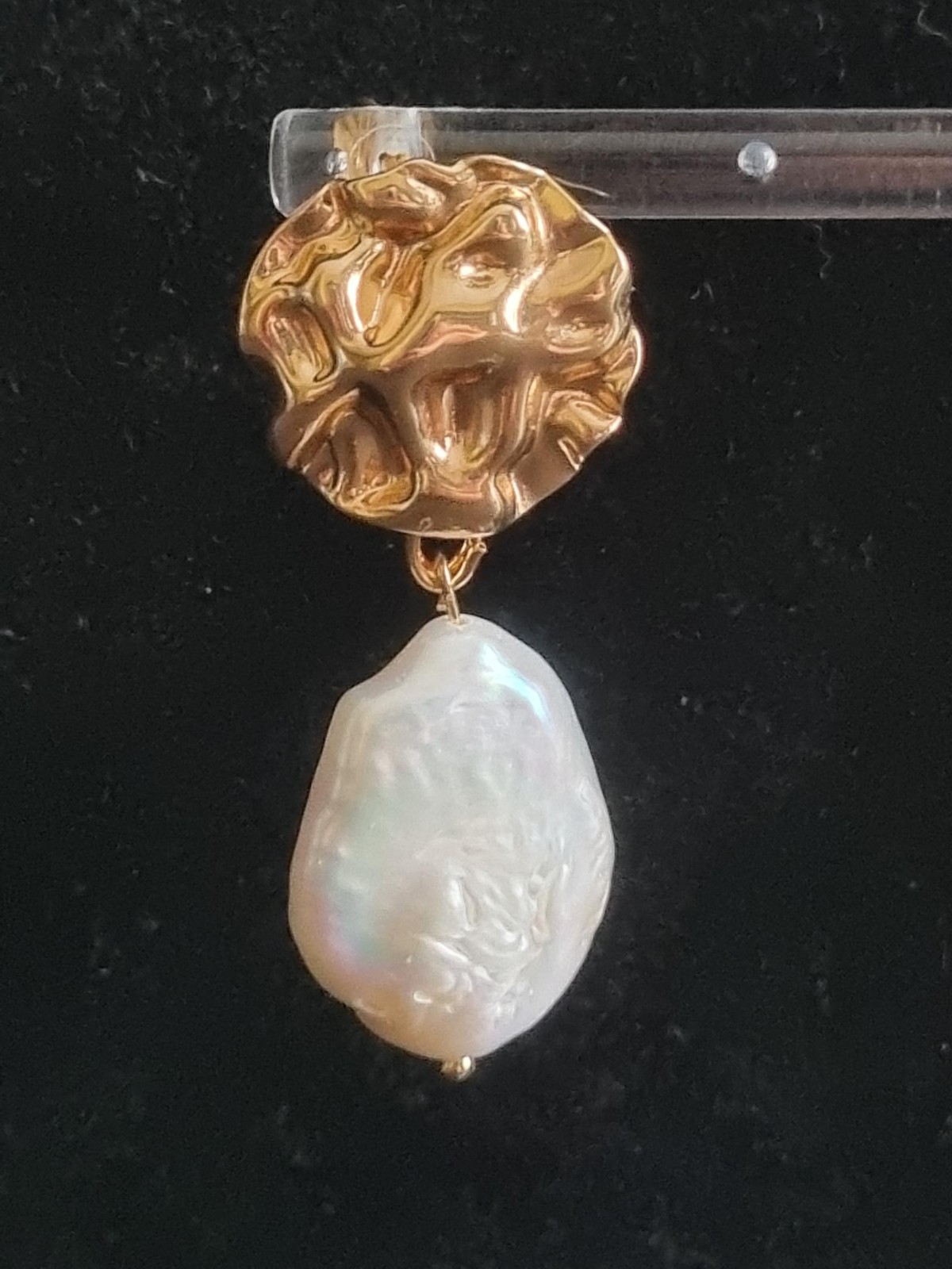 Vergulde oorbellen met dikke zoetwaterparel - 46441.jpeg Vergulde oorbellen met dikke zoetwaterparel