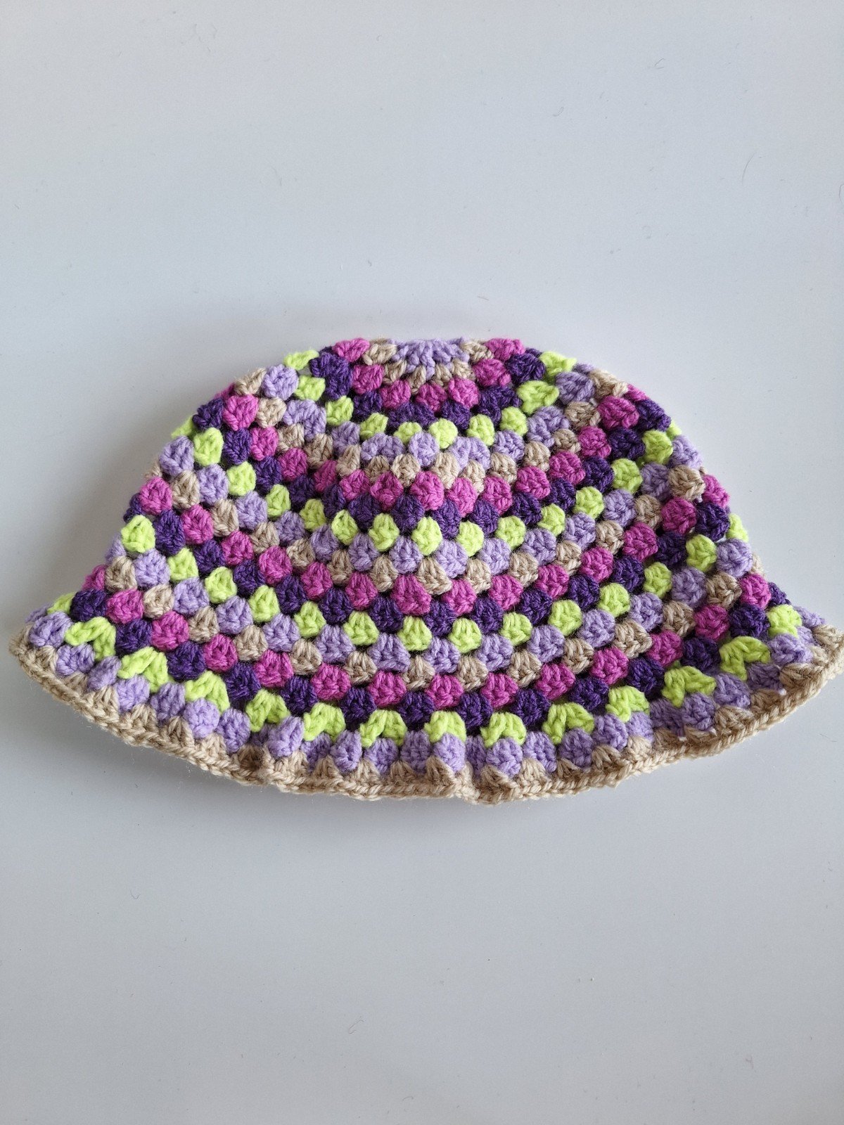 Gehaakte bucket hat 'Grape' - 47729.jpeg Gehaakte bucket hat 'Druif'