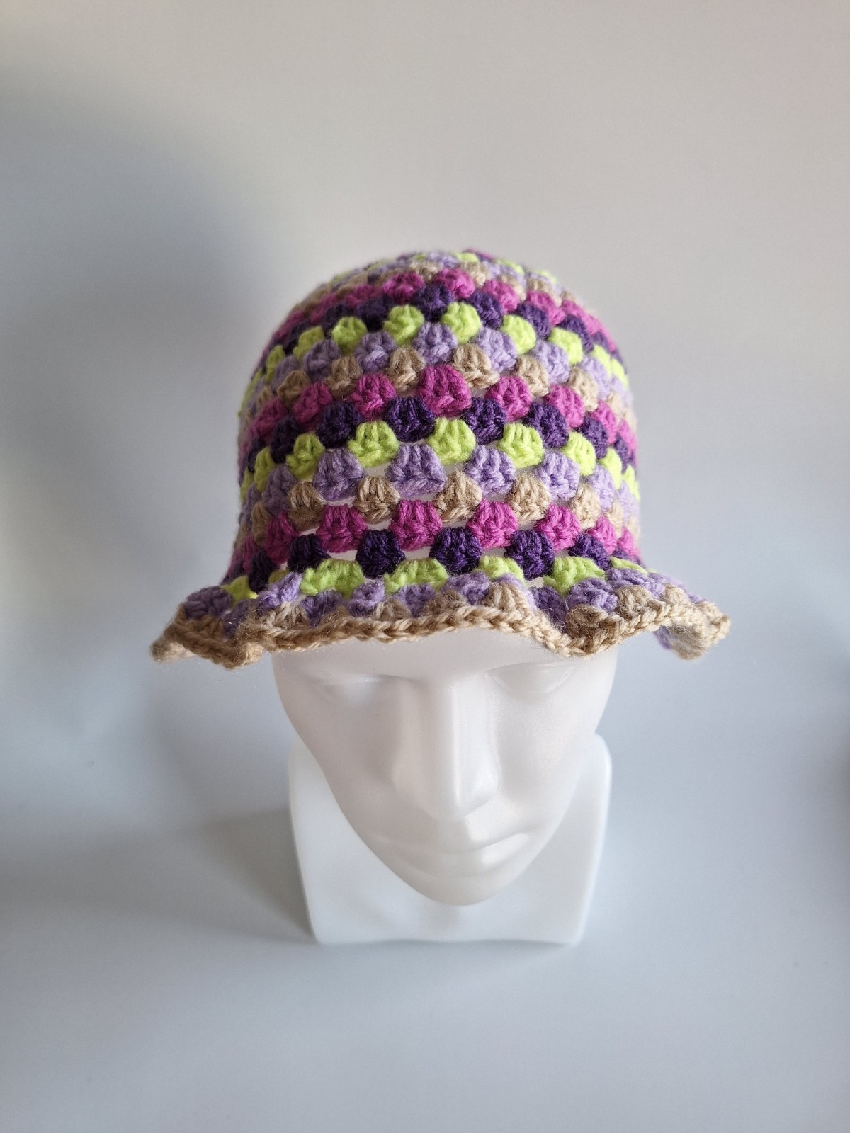 Gehaakte bucket hat 'Grape' - 47731.jpeg Gehaakte bucket hat 'Druif'