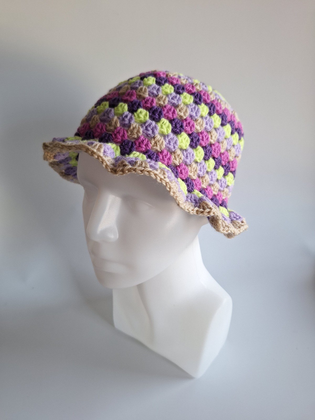 Gehaakte bucket hat 'Grape' - 47732.jpeg Gehaakte bucket hat 'Druif'