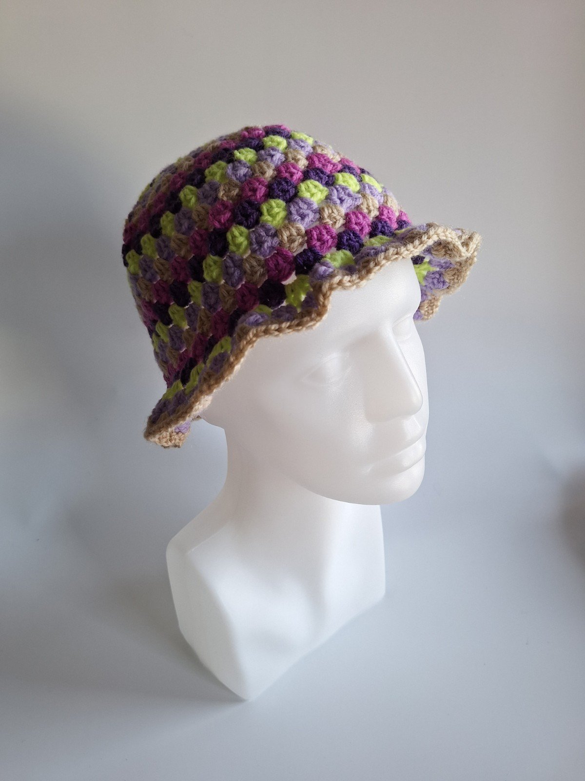 Gehaakte bucket hat 'Grape' - 47733.jpeg Gehaakte bucket hat 'Druif'