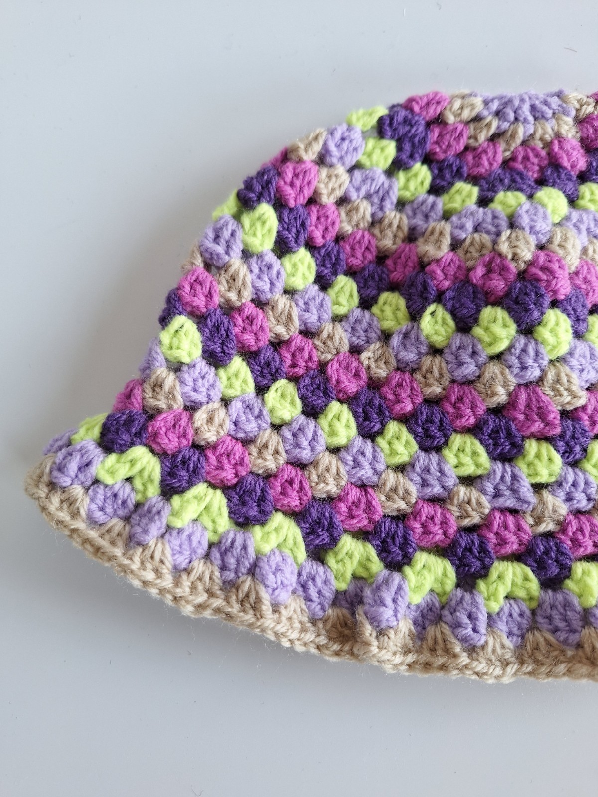 Gehaakte bucket hat 'Grape' - 47735.jpeg Gehaakte bucket hat 'Druif'