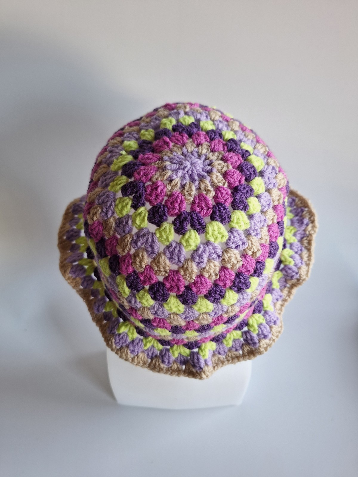 Gehaakte bucket hat 'Grape' - 47736.jpeg Gehaakte bucket hat 'Druif'