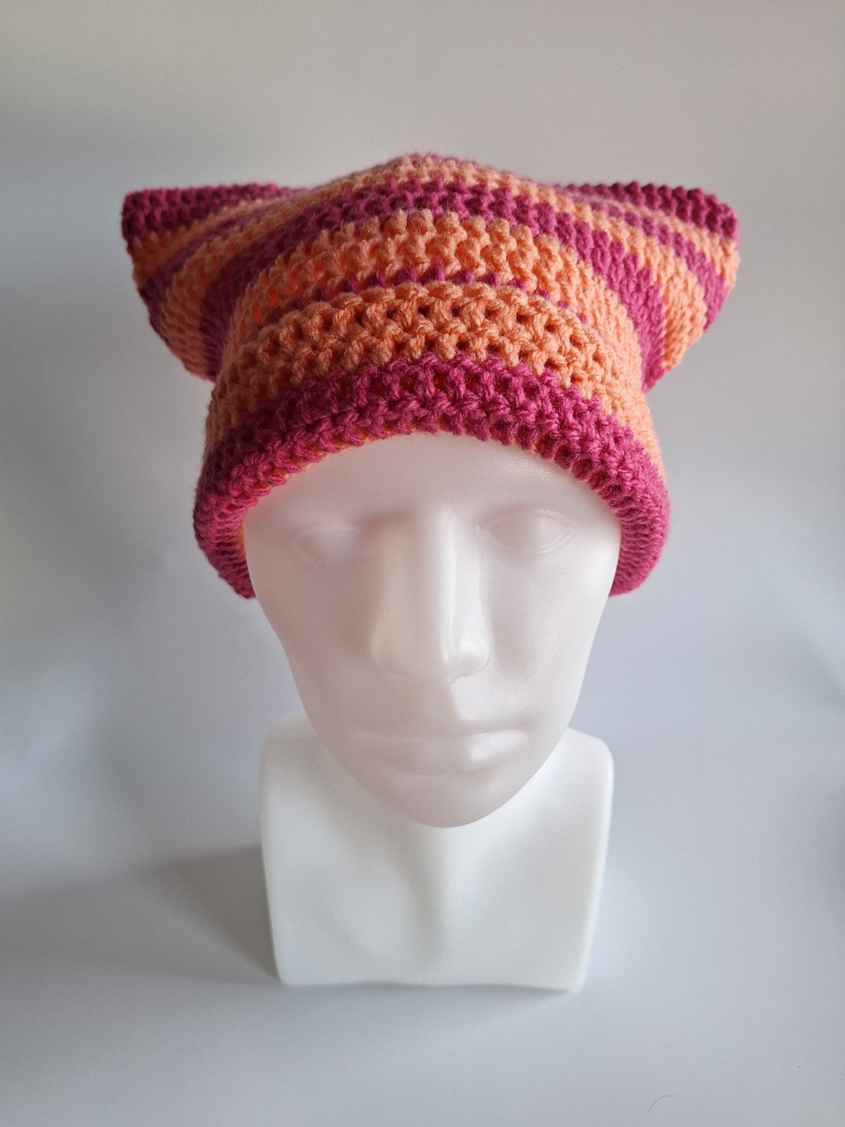 Gehaakte muts 'Coral & hot pink' - 47501.jpeg Gehaakte muts | Koraaloranje en knalroze