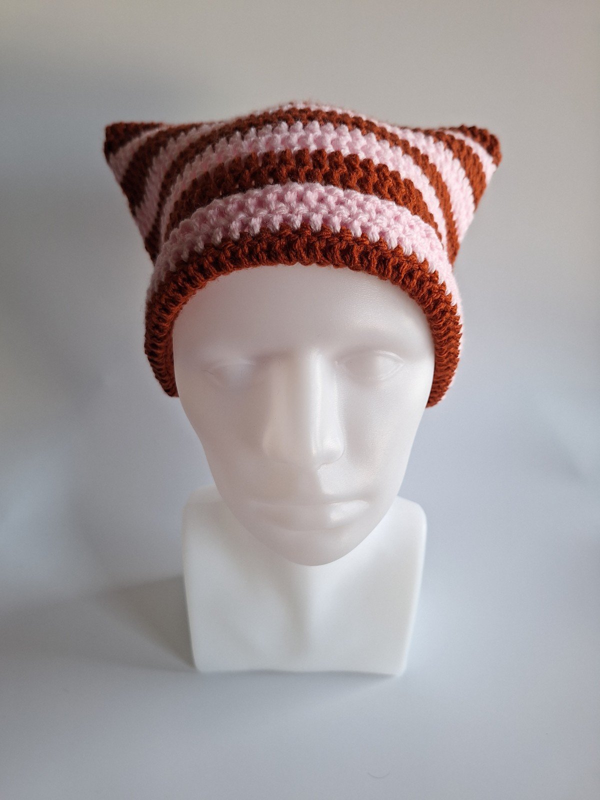 Gehaakte muts 'Rust & baby pink' - 47510.jpeg Gehaakte muts | Roestbruin en lichtroze