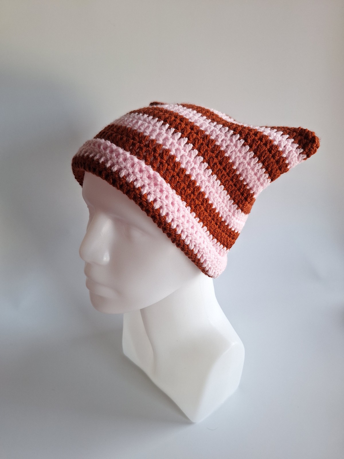 Gehaakte muts 'Rust & baby pink' - 47513.jpeg Gehaakte muts | Roestbruin en lichtroze