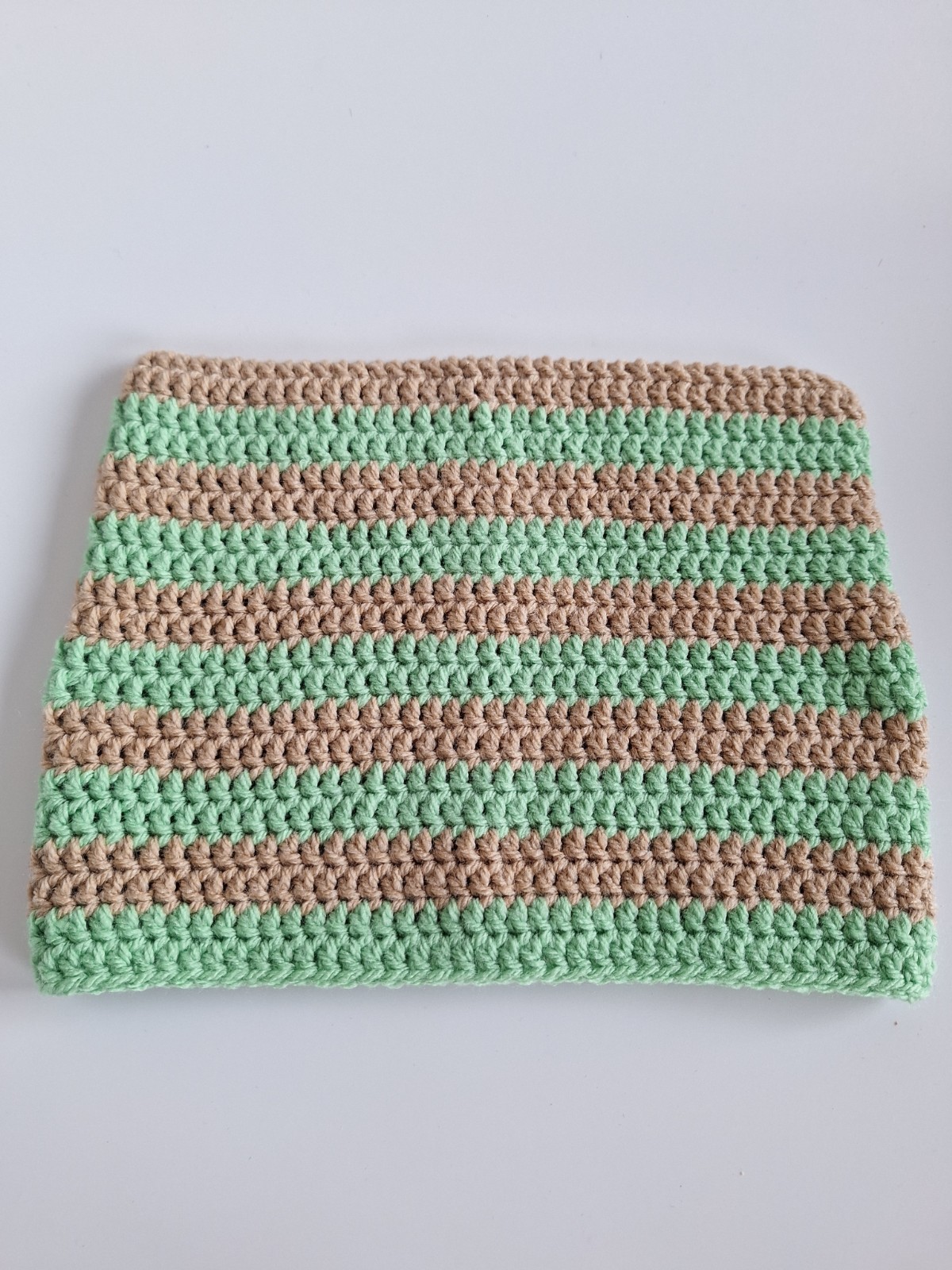 Gehaakte muts 'Tan & peppermint' - 47572.jpeg Gehaakte muts | Beige en mintgroen