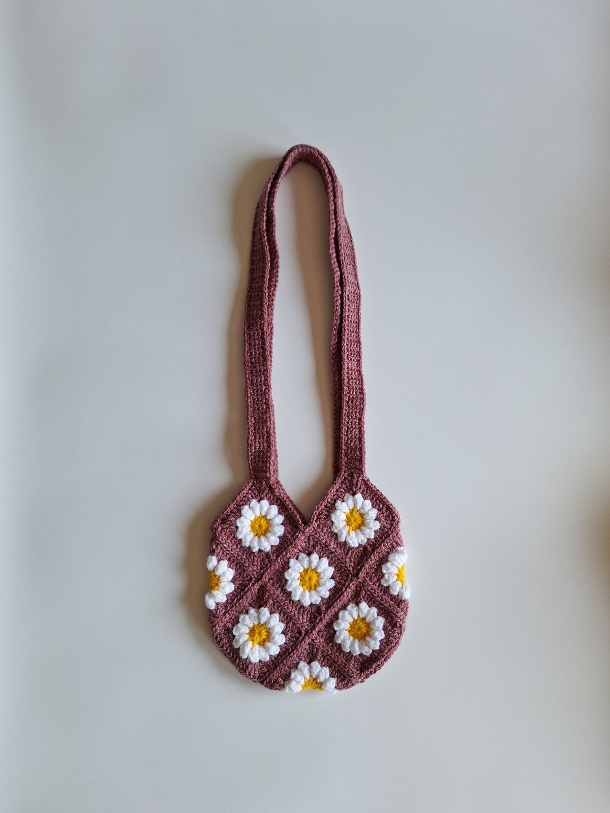 Gehaakte tas 'Mauve daisy' - 49516.jpeg Gehaakte tas | Mauve madeliefjes