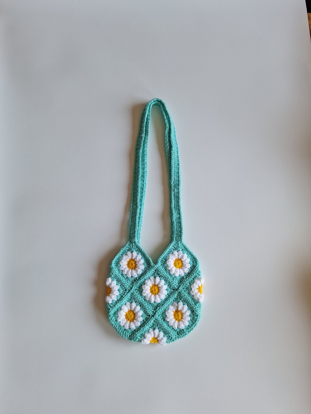Gehaakte tas 'Peppermint daisy' - 49524.jpeg Gehaakte tas | Turquoise madeliefjes