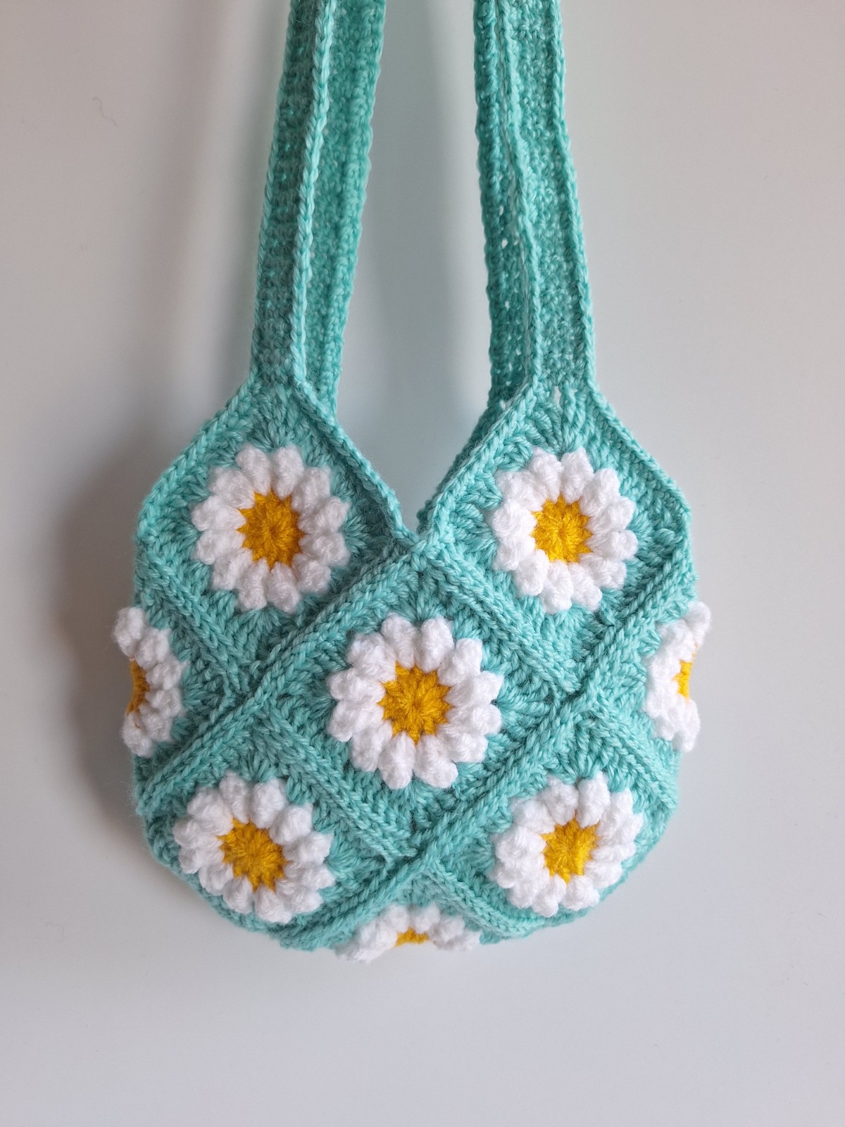 Gehaakte tas 'Peppermint daisy' - 49528.jpeg Gehaakte tas | Turquoise madeliefjes