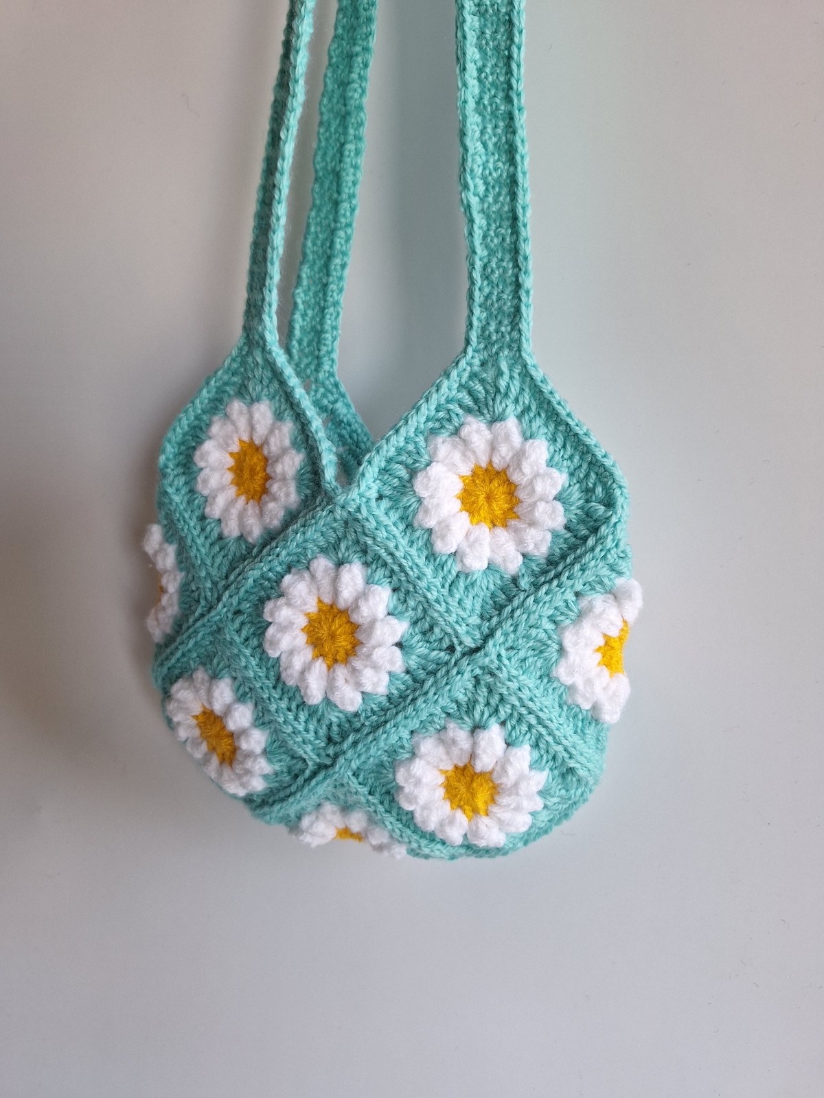 Gehaakte tas 'Peppermint daisy' - 49530.jpeg Gehaakte tas | Turquoise madeliefjes