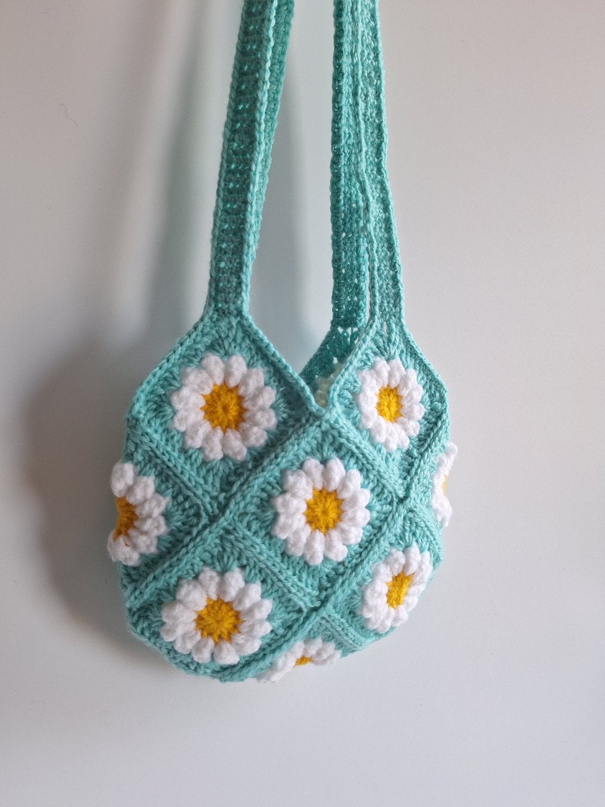 Gehaakte tas 'Peppermint daisy' - 49531.jpeg Gehaakte tas | Turquoise madeliefjes