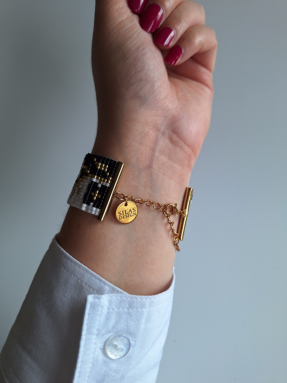 Geweven kralen armband 'Black & white cherry blossom' - 48145.jpeg Geweven kralen armband | Zwart en witte bloesem