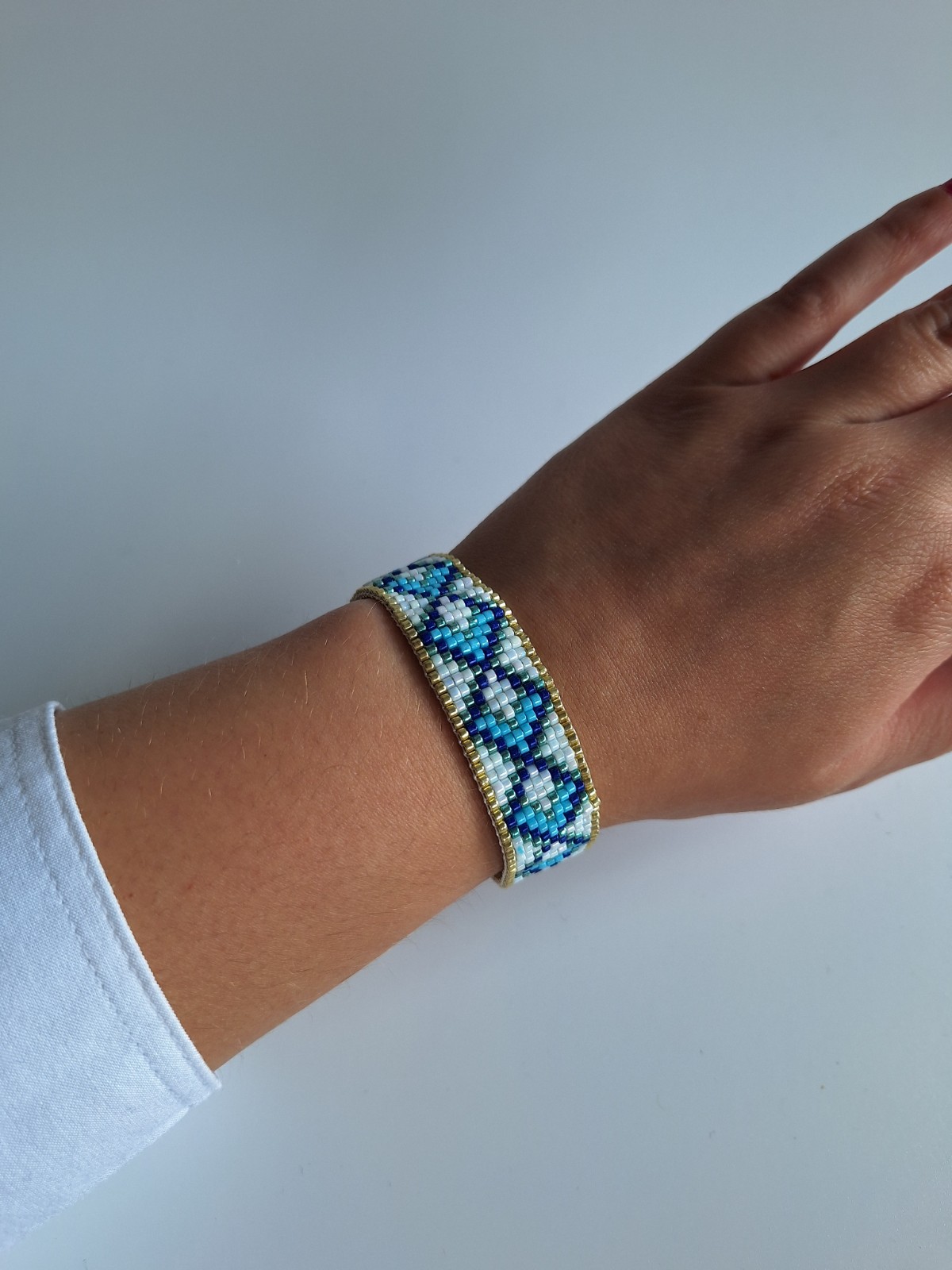 Geweven kralen armband 'Blue hourglass' - 48423.jpeg Geweven kralen armband | Blauwe zandloper