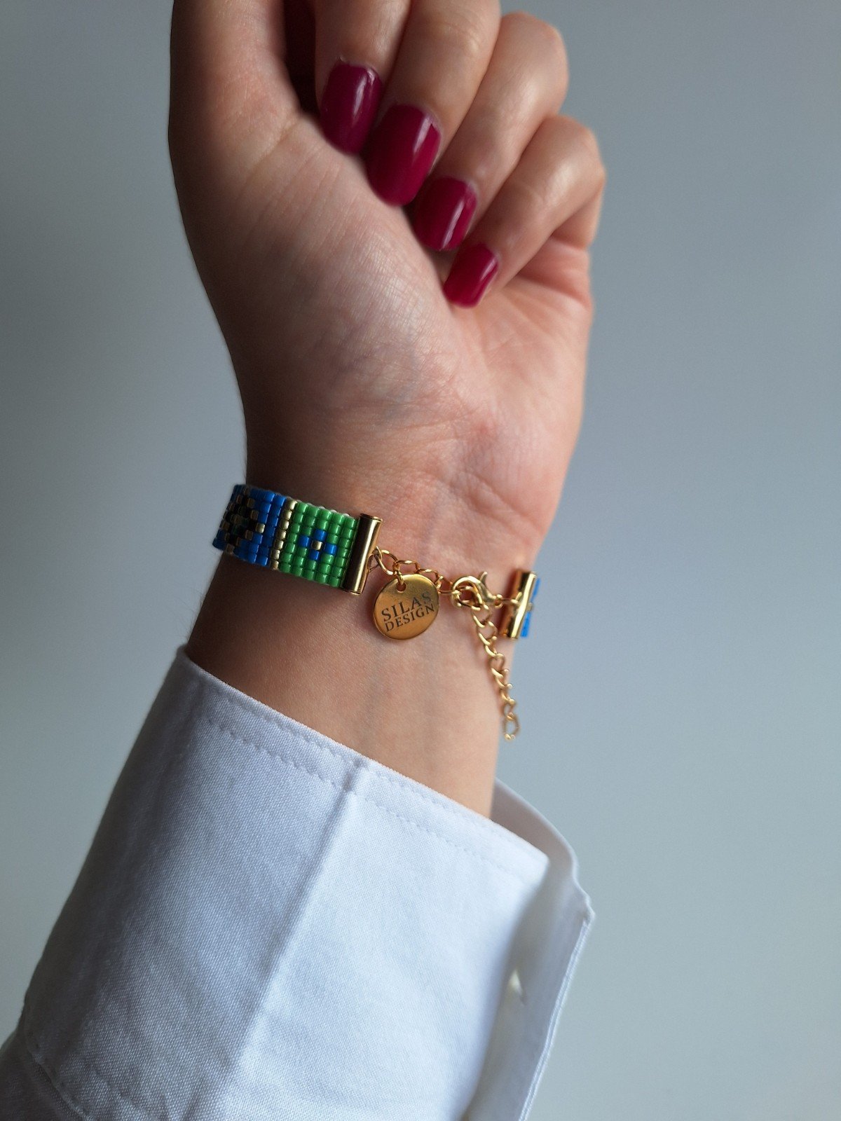 Geweven kralen armband 'Blue stained glass' - 48528.jpeg Geweven kralen armband | Blauw en groen glas-in-lood