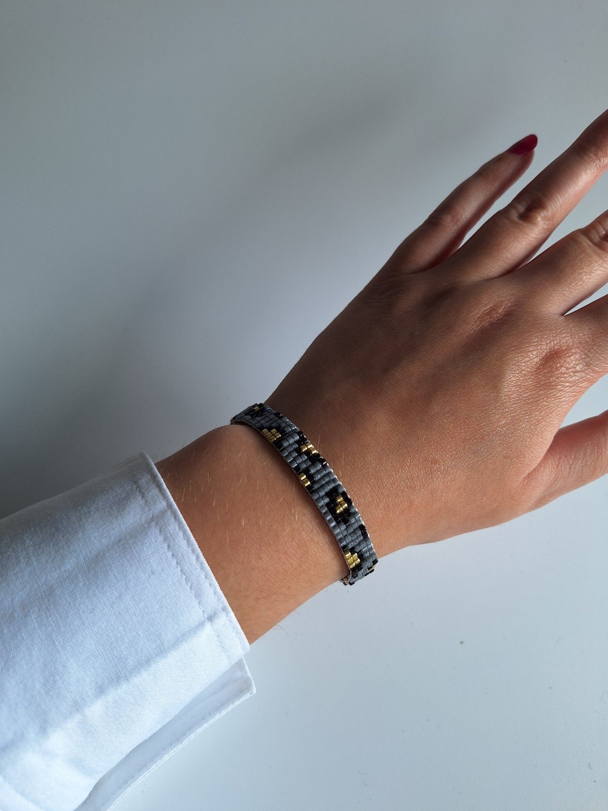 Geweven kralen armband 'Grey leopard' - 48308.jpeg Geweven kralen armband | Grijs luipaard