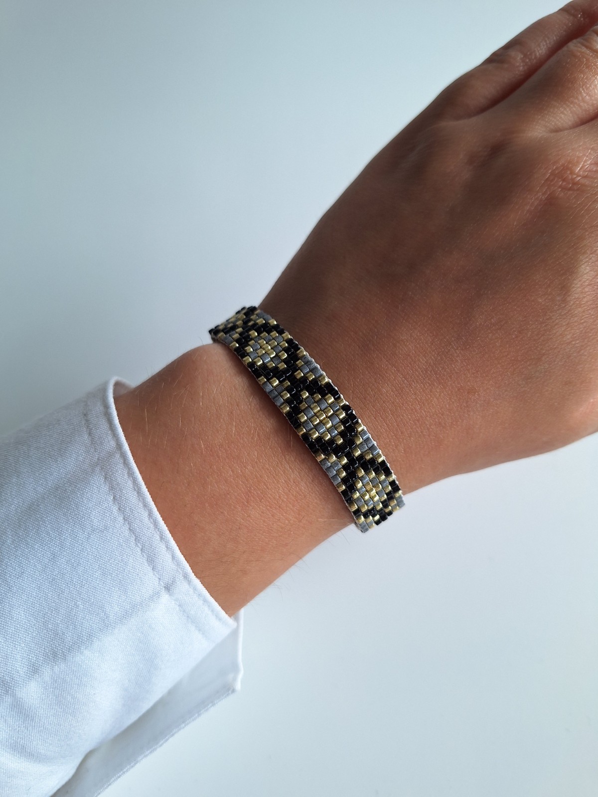 Geweven kralen armband | XOXO zwart en grijs