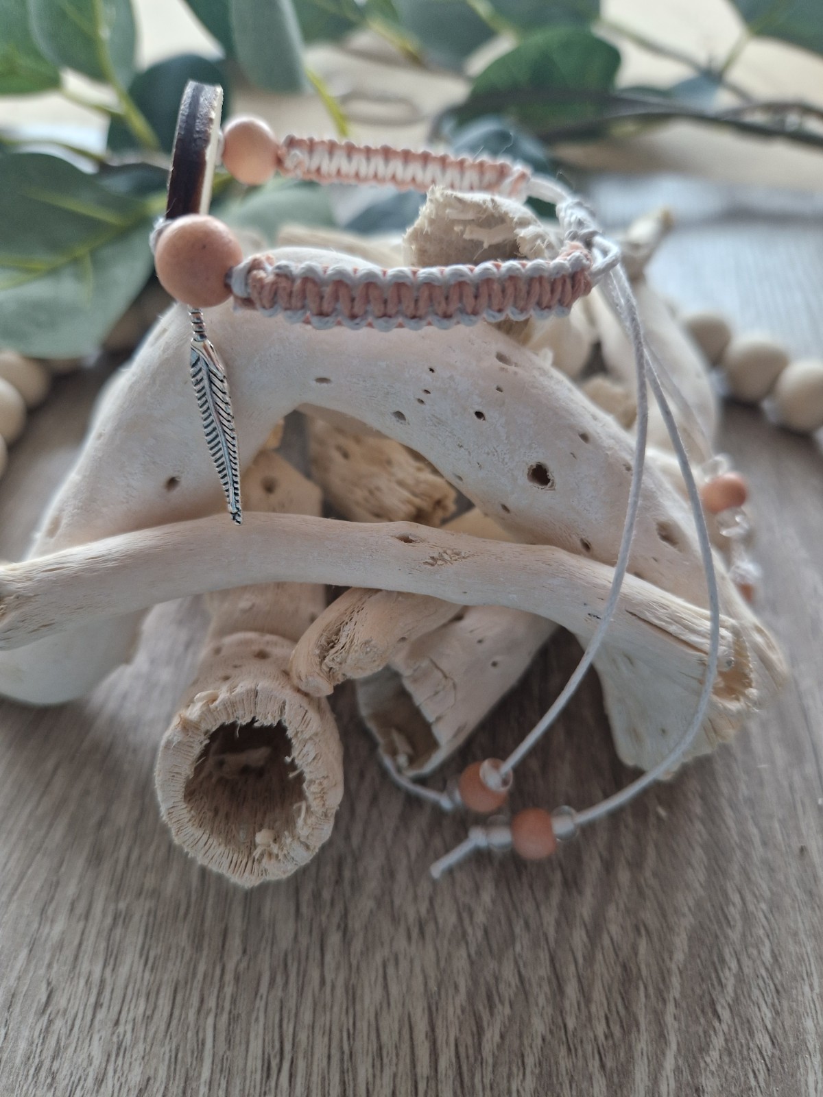 Handgeknoopte macramé armband met Aztek symbool