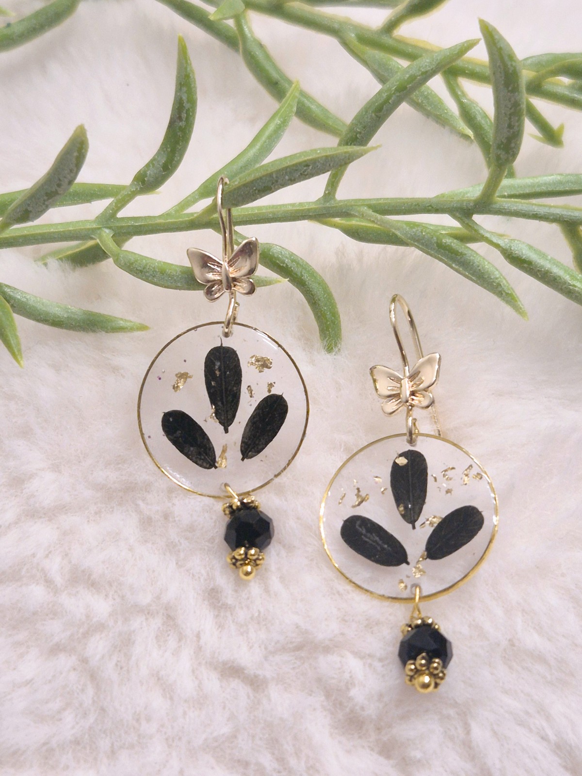 Resin Oorbellen - 47539.jpeg Mooie ronde zwarte gedroogde bloemen Resin Oorbellen