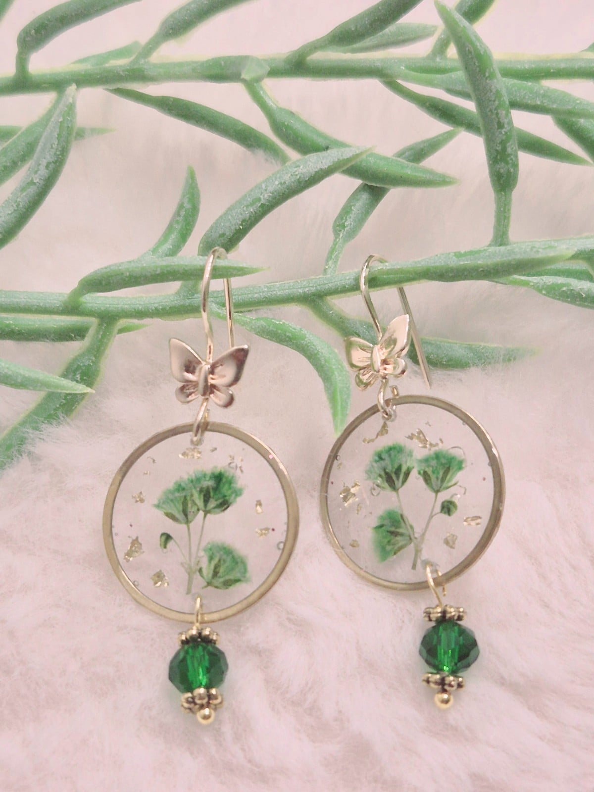 Resin Oorbellen - 47542.jpeg Gouden ronde groene gedroogde bloemen Resin Oorbellen