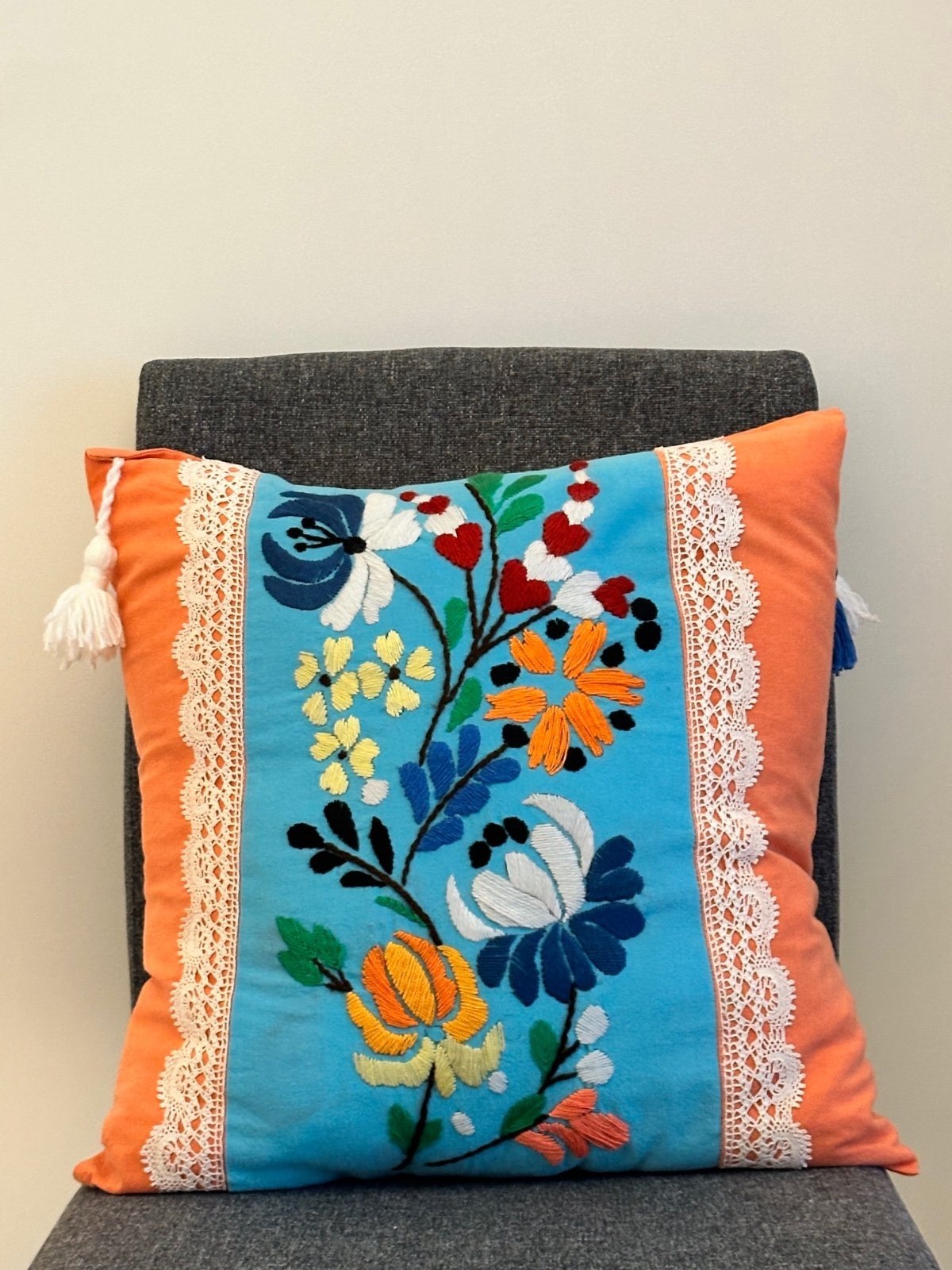 Geborduurd terra kleur katoen kussenhoes met borduursels - 53259.jpeg Katoen kussenhoes met borduursels