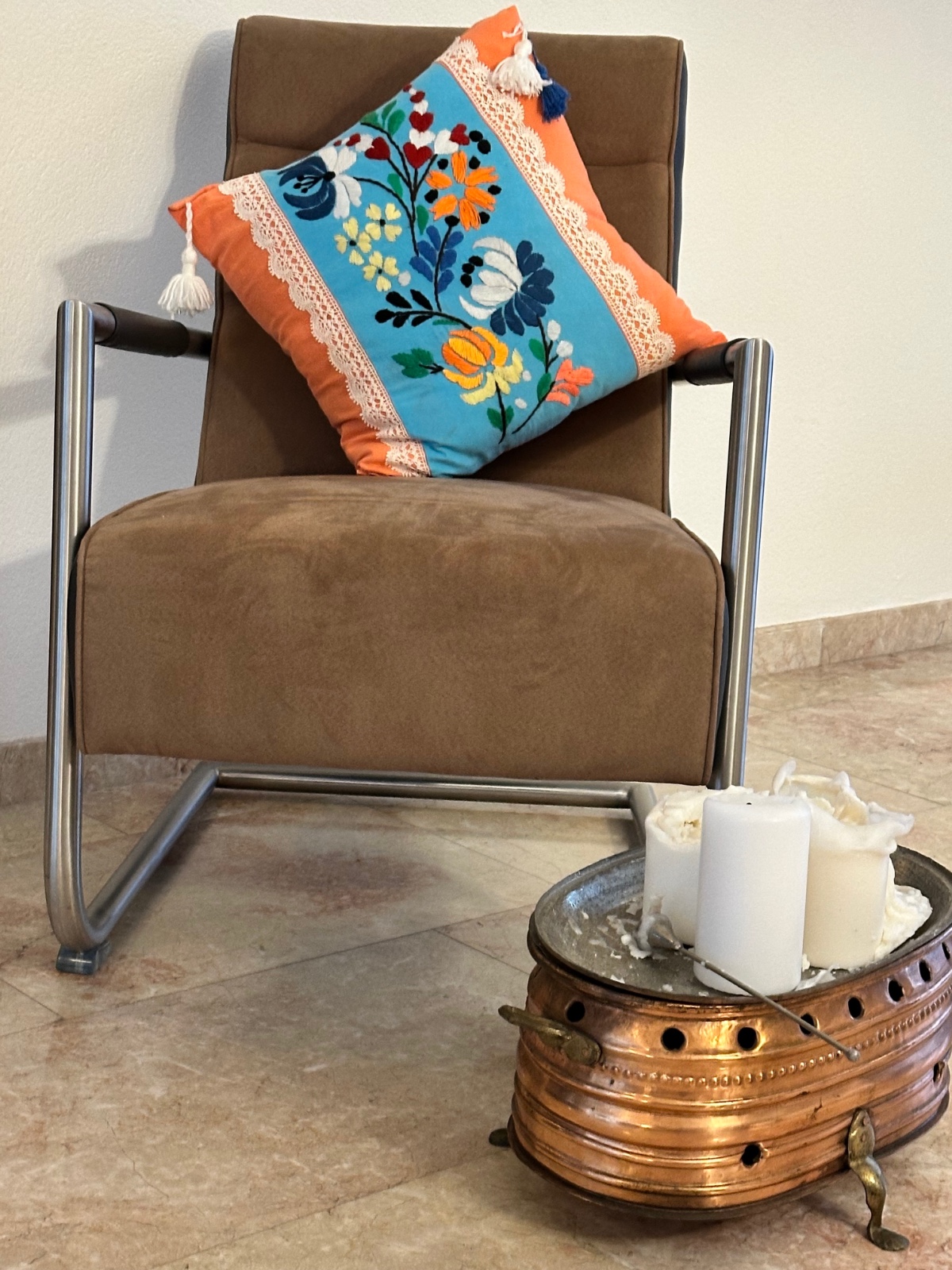 Geborduurd terra kleur katoen kussenhoes met borduursels - 53260.jpeg Katoen kussenhoes met borduursels