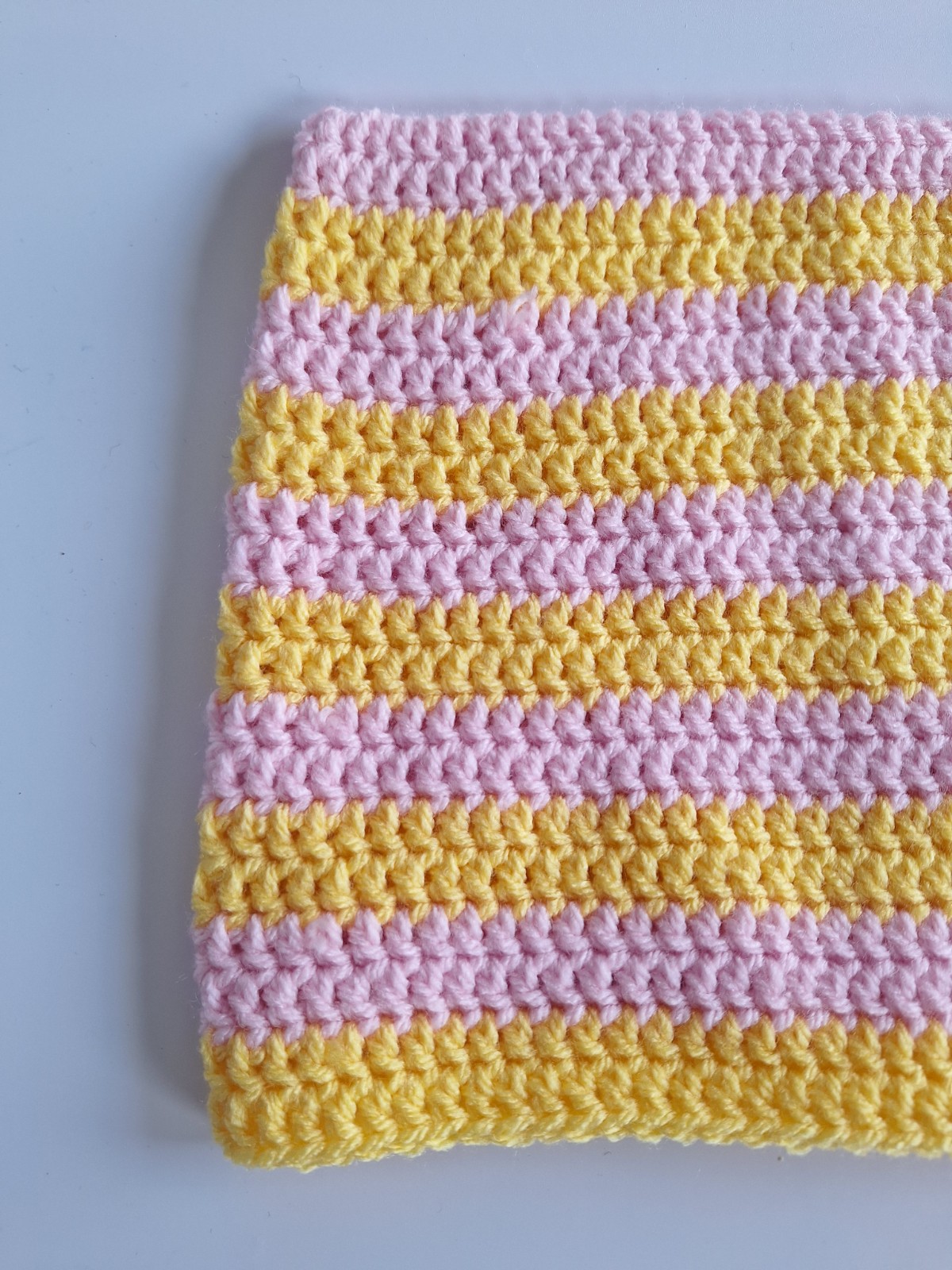 Gehaakte muts 'Baby pink & yellow' - 51887.jpeg Gehaakte muts | Lichtroze en geel