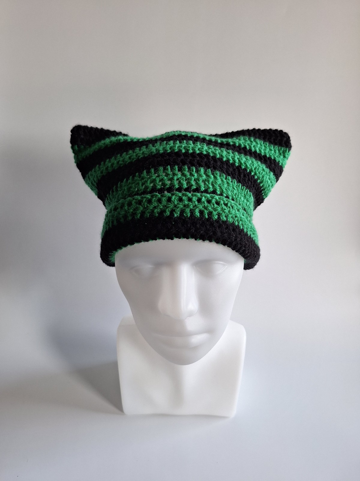 Gehaakte muts 'Black & green' - 52542.jpeg Gehaakte muts | Zwart en groen