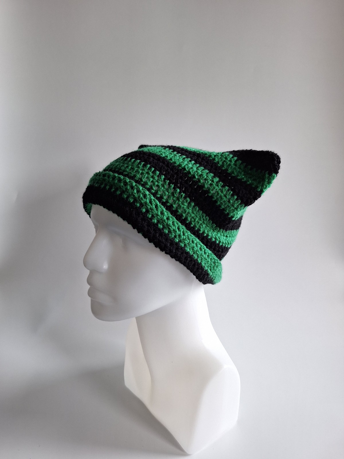 Gehaakte muts 'Black & green' - 52543.jpeg Gehaakte muts | Zwart en groen