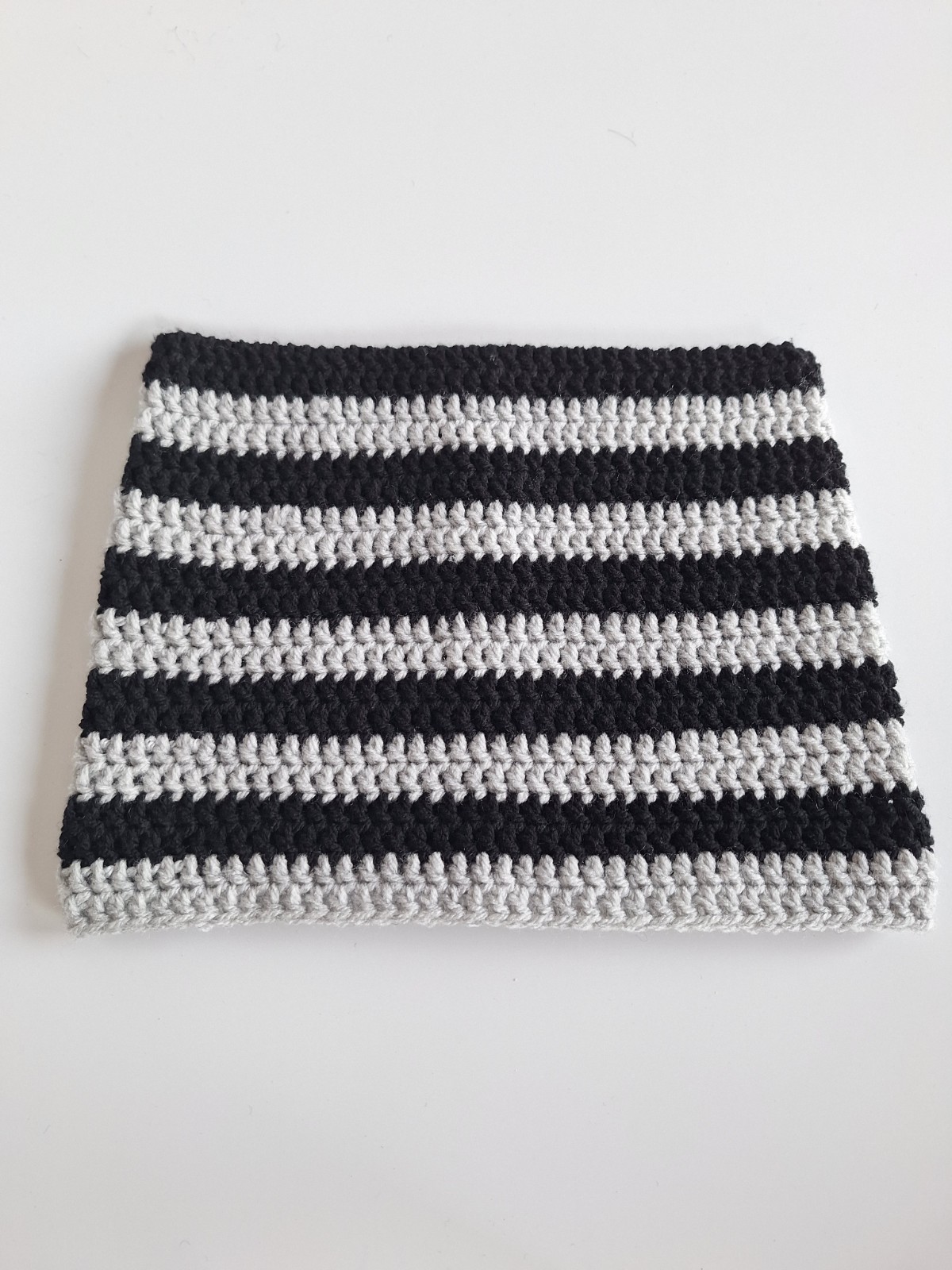 Gehaakte muts 'Black & light grey' - 51259.jpeg Gehaakte muts | Zwart en lichtgrijs