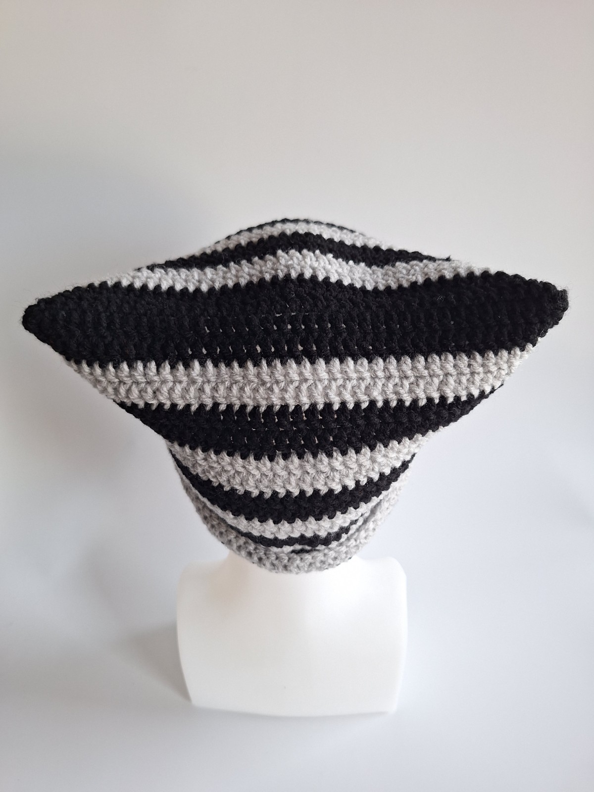 Gehaakte muts 'Black & light grey' - 51264.jpeg Gehaakte muts | Zwart en lichtgrijs