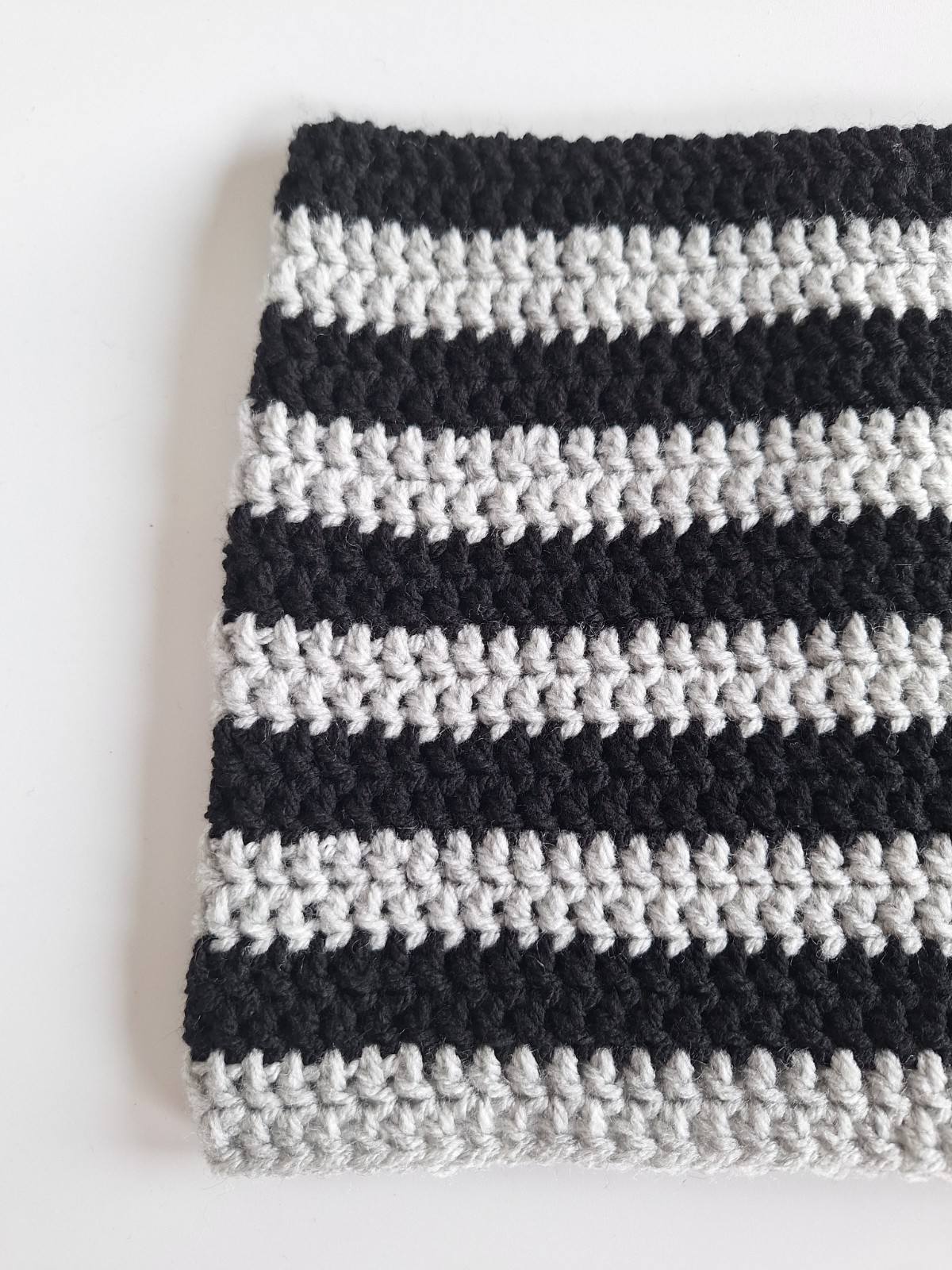 Gehaakte muts 'Black & light grey' - 51265.jpeg Gehaakte muts | Zwart en lichtgrijs