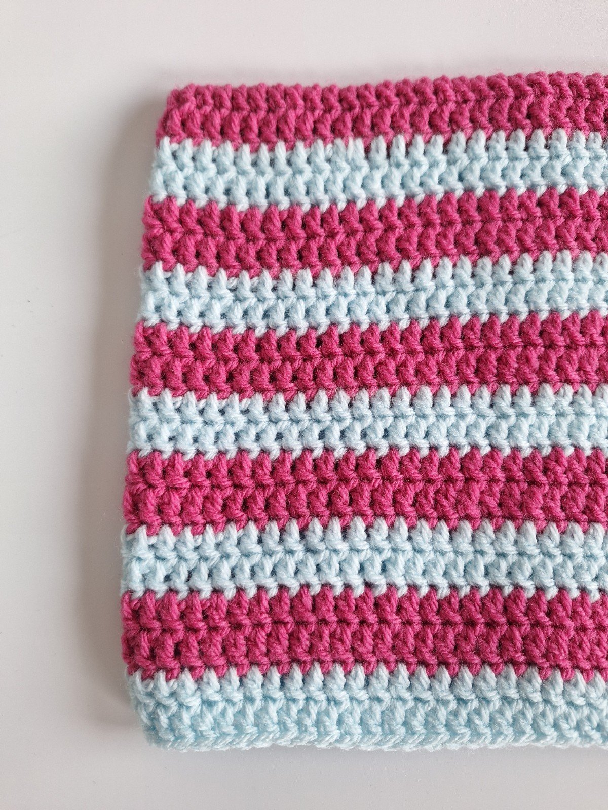 Gehaakte muts | Knalroze en lichtblauw