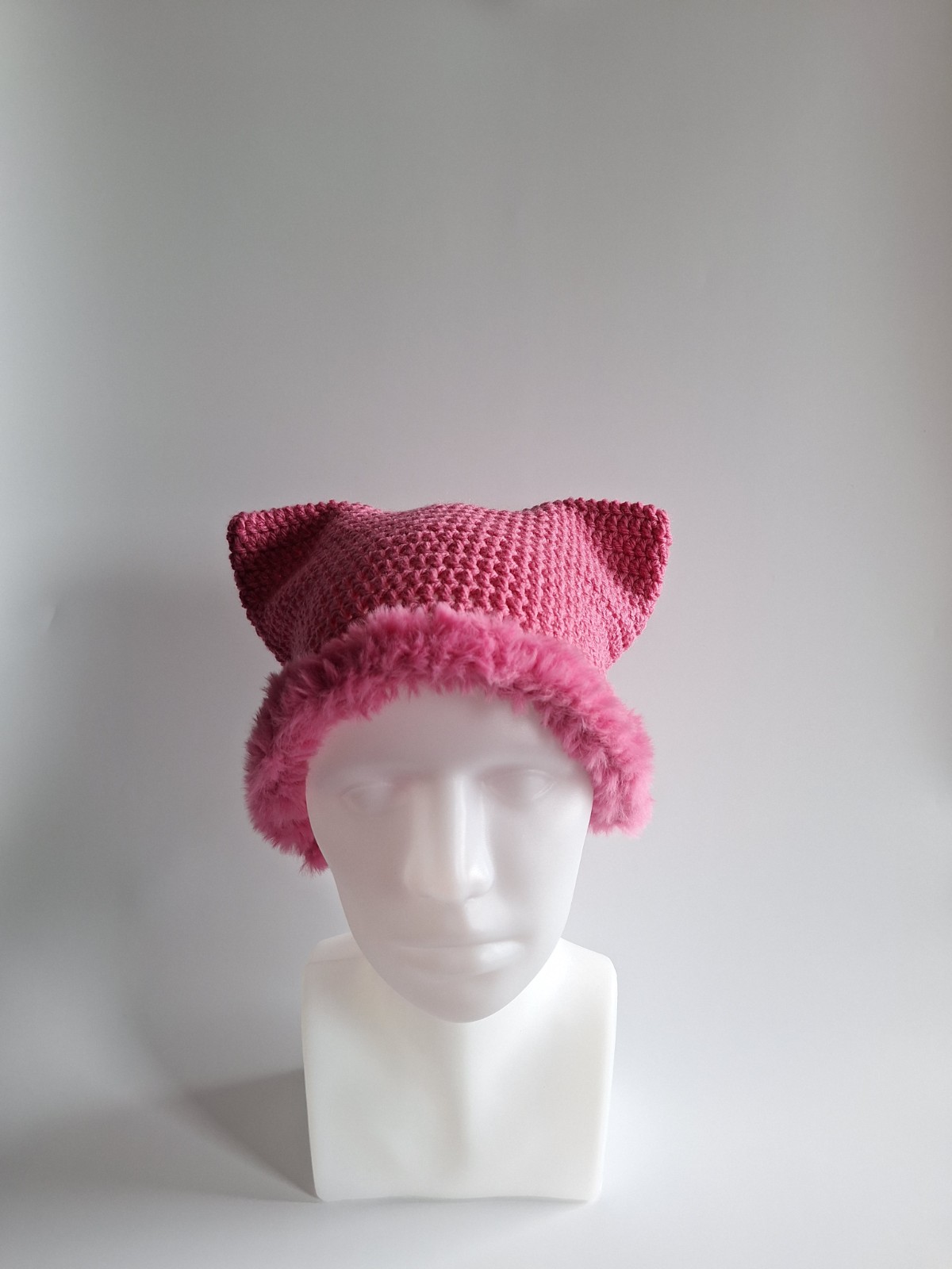 Gehaakte muts met imitatiebont 'Barbie pink' - 52514.jpeg Gehaakte muts met imitatiebont | Barbie roze