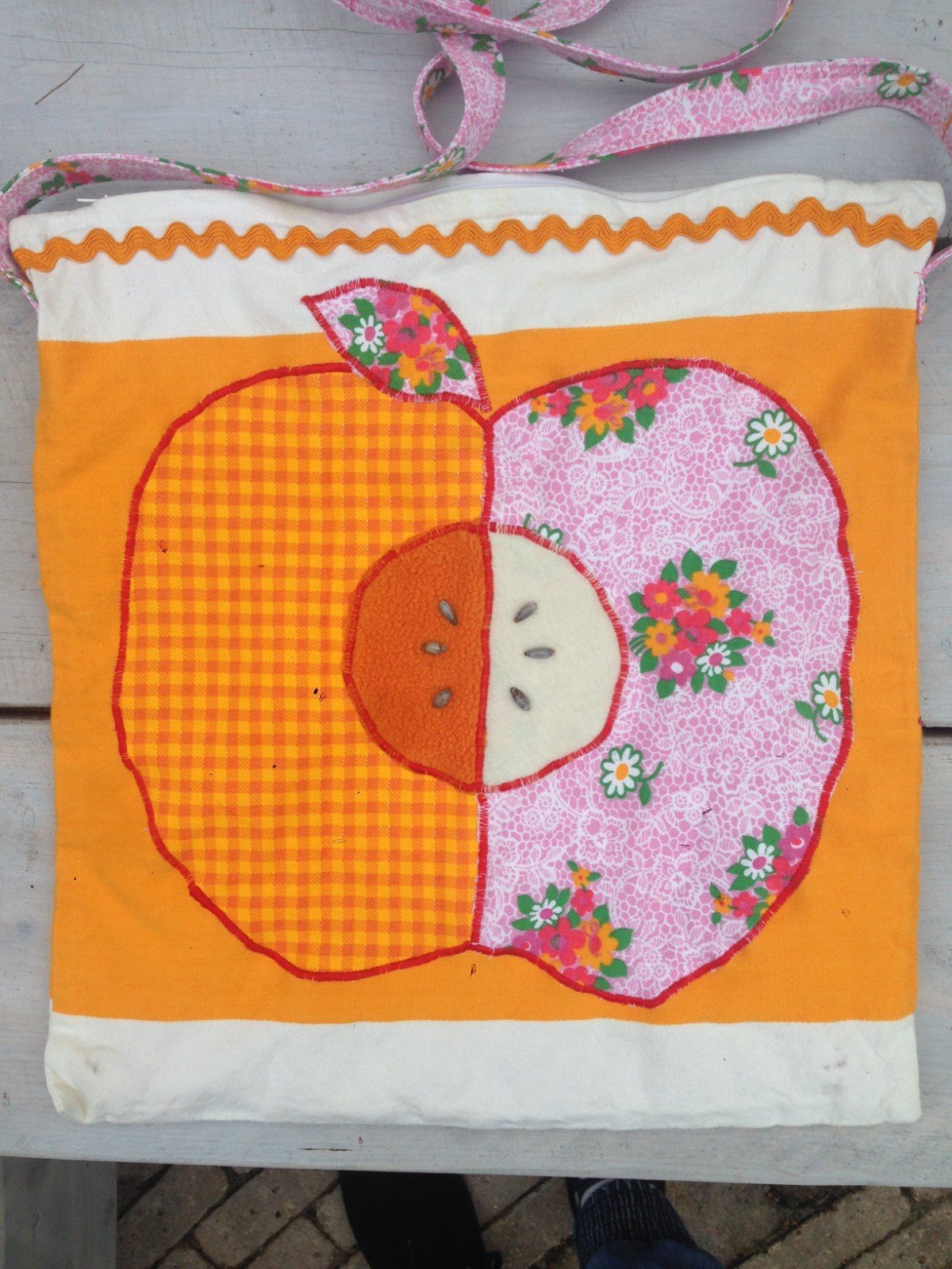 Appeltjes tas van gerecyclede stoffen