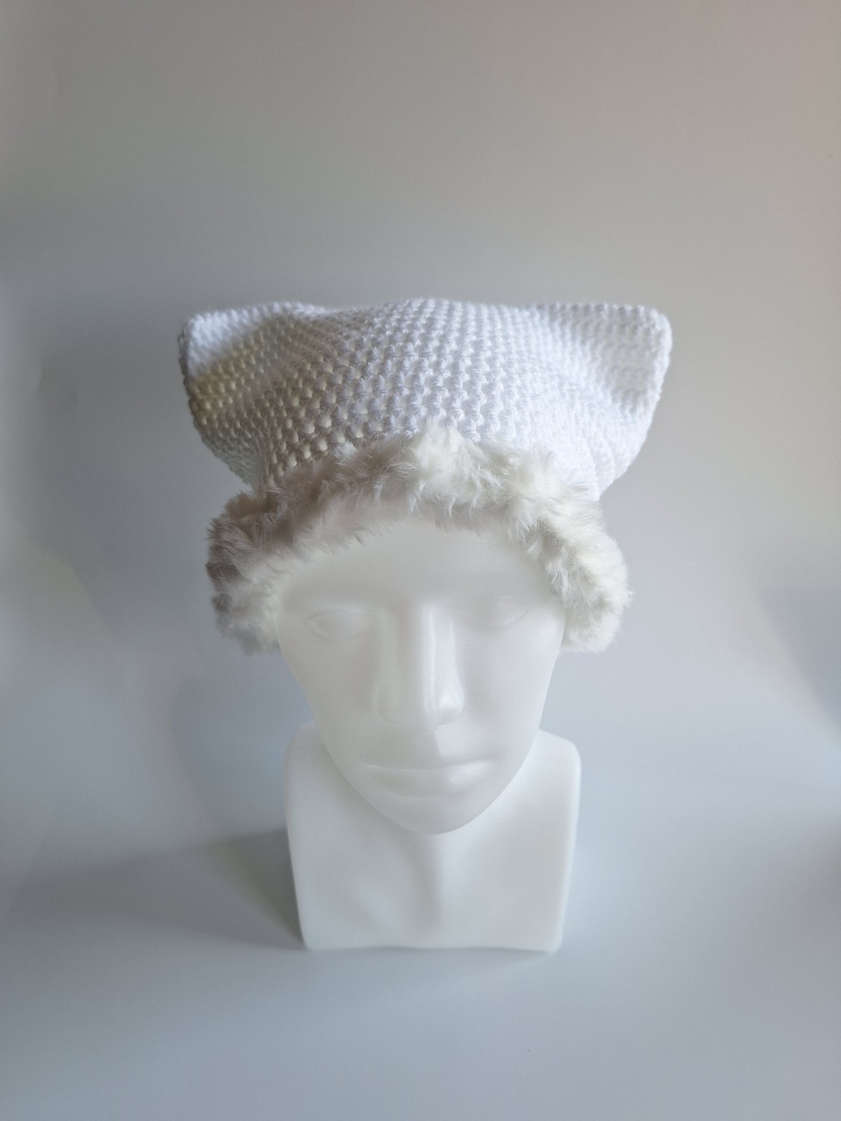 Gehaakte muts met imitatiebont 'Basic white' - 56608.jpeg Gehaakte muts met imitatiebont | Wit