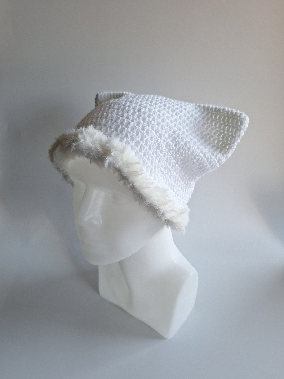 Gehaakte muts met imitatiebont 'Basic white' - 56609.jpeg Gehaakte muts met imitatiebont | Wit