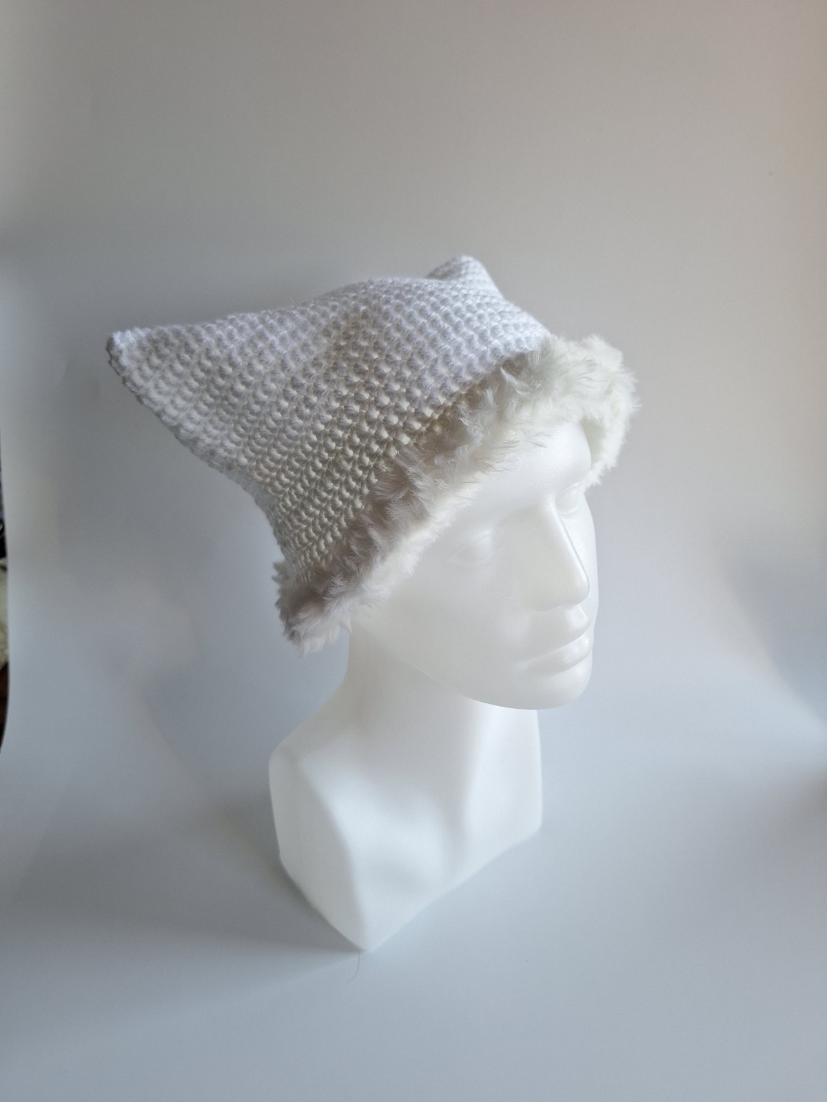 Gehaakte muts met imitatiebont 'Basic white' - 56610.jpeg Gehaakte muts met imitatiebont | Wit