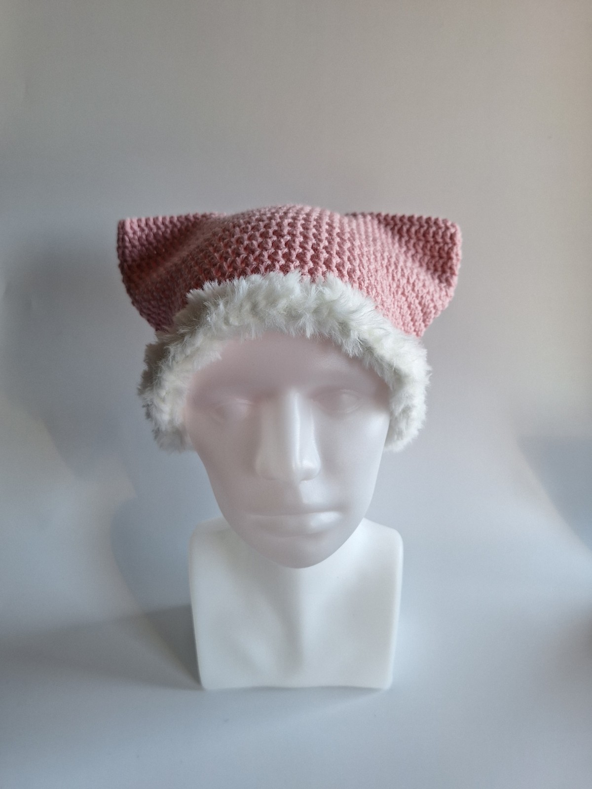 Gehaakte muts met imitatiebont | Roze en wit