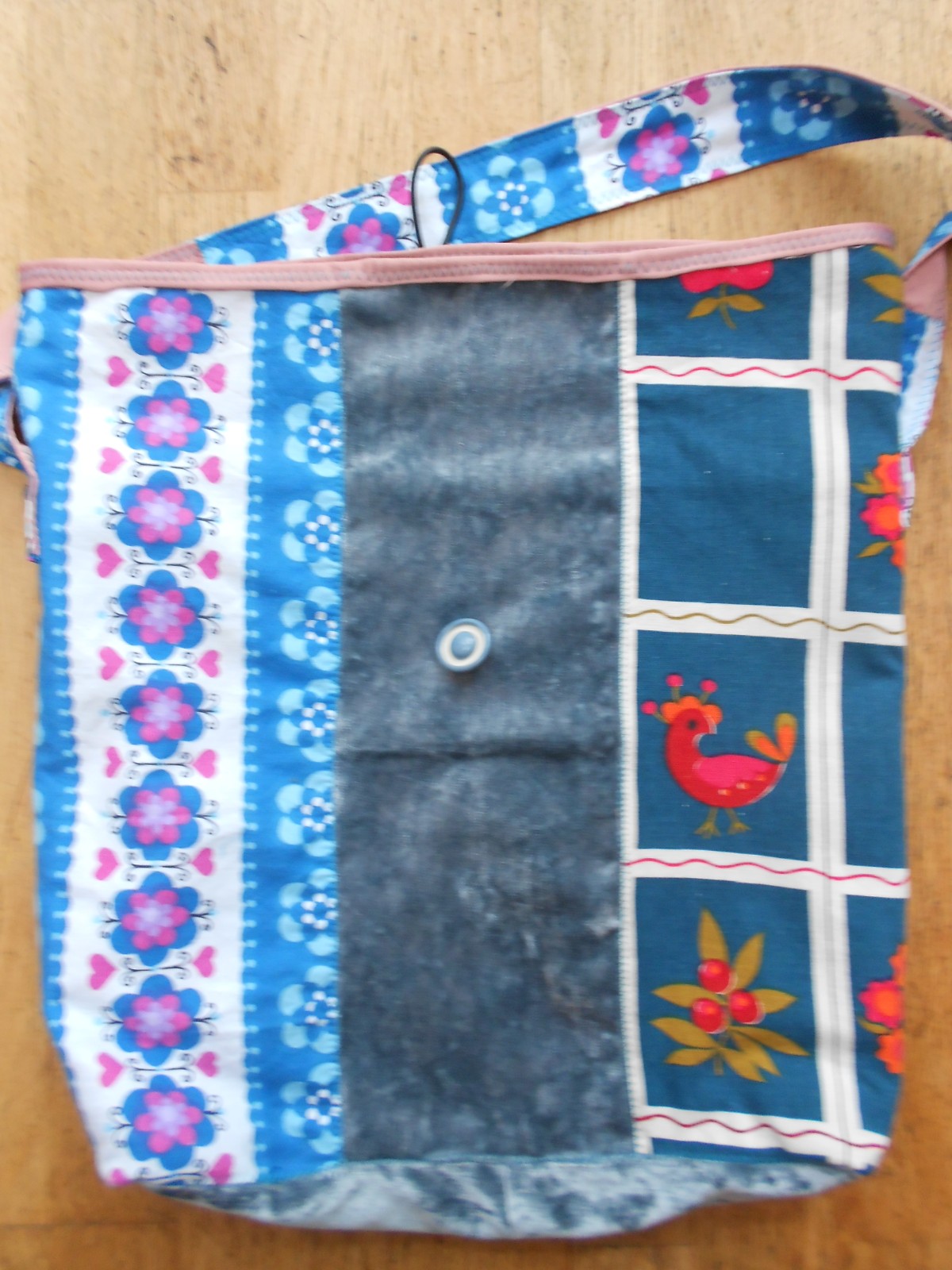 Grote tas van vintage stoffen