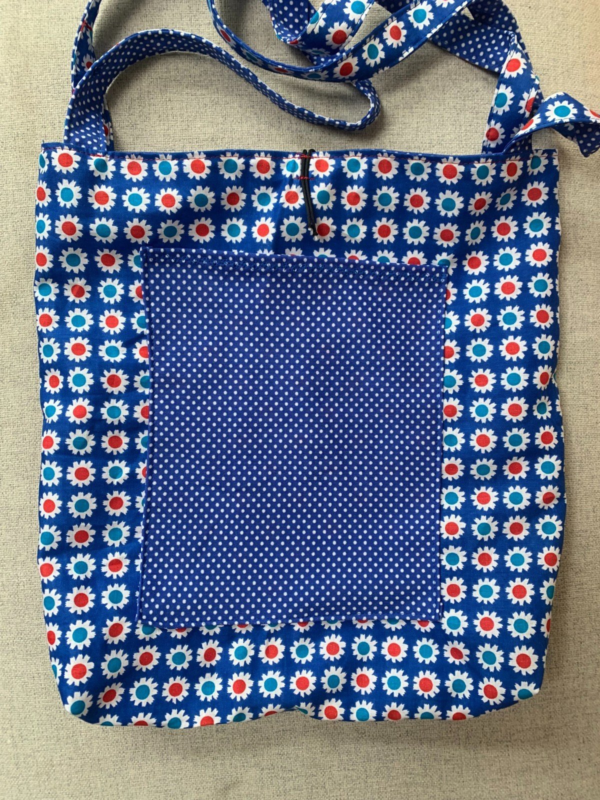 Ruime tas van vintage stoffen. - 56159.jpeg Ruime tas van vintage stoffen.