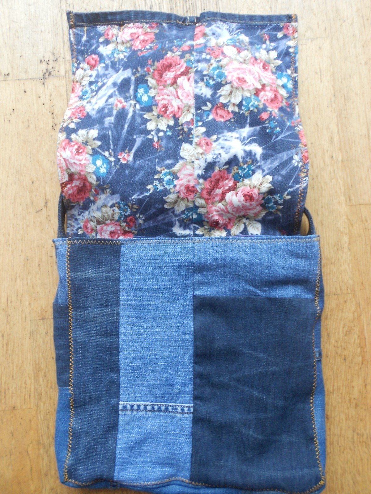 Tas van spijkerstof met grappig vogeltje