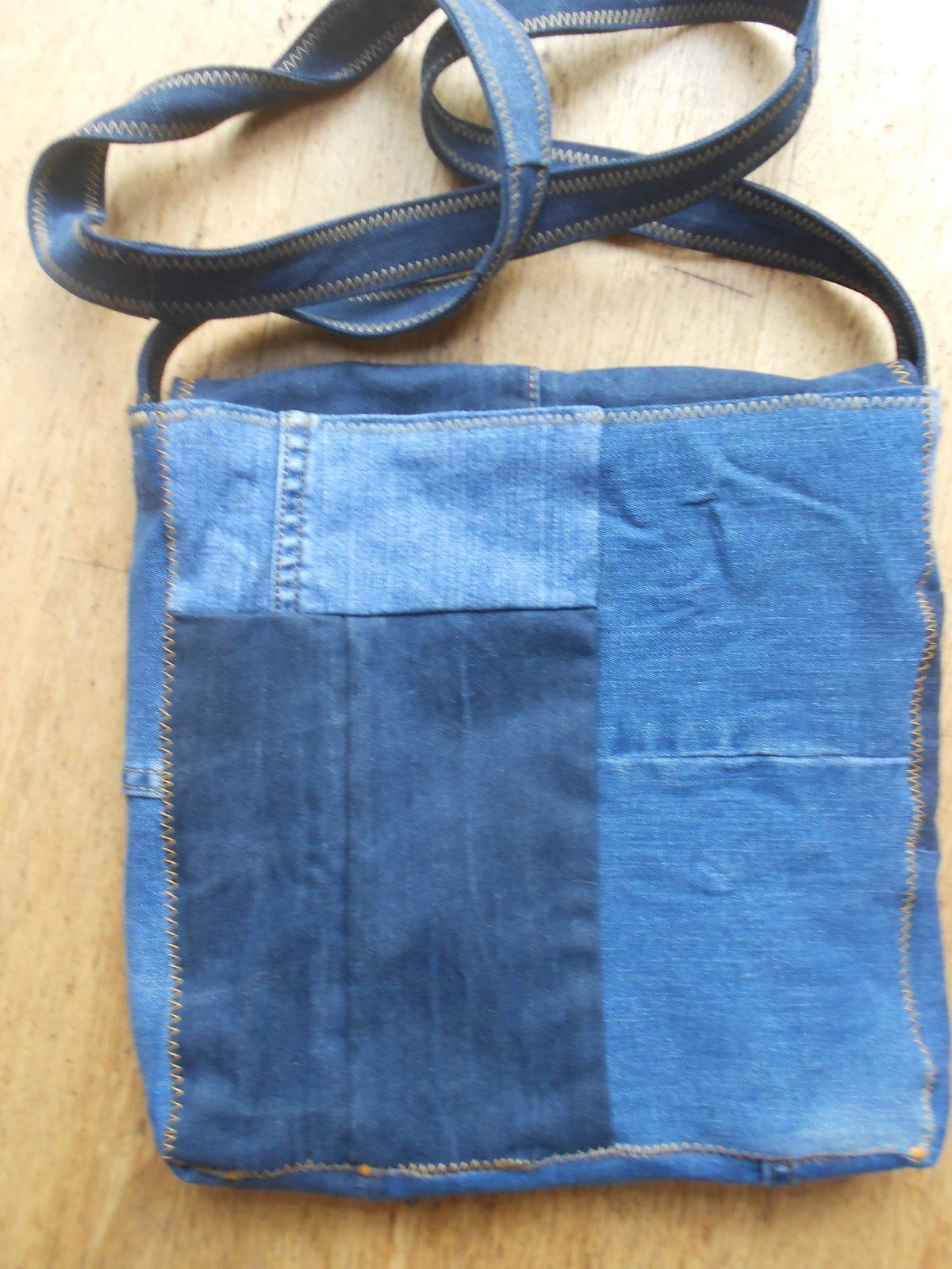 Tas van spijkerstof met grappig vogeltje