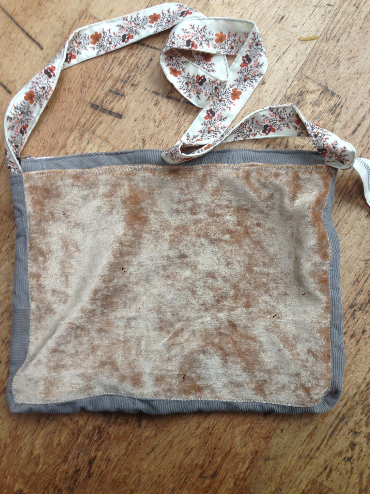 Tas van vintage borduurwerk