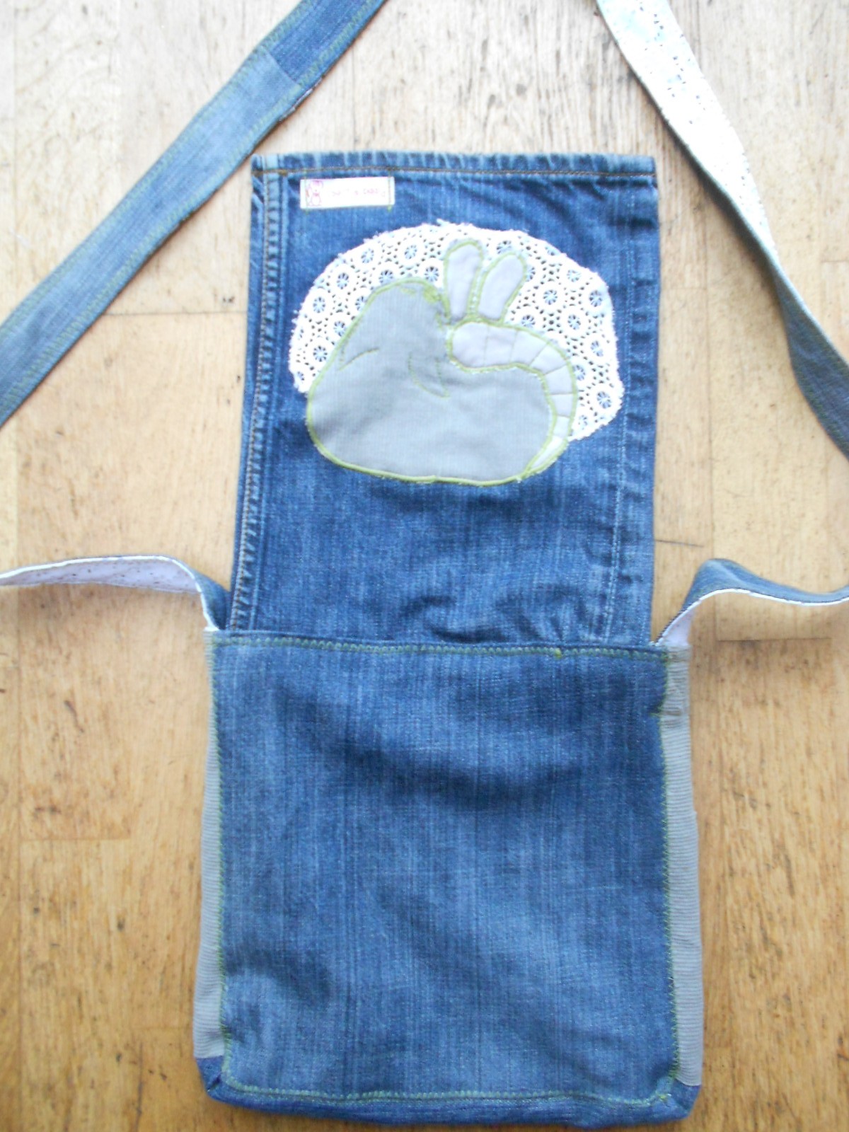 Tasje van spijkerstof met slapend katje - 55618.jpeg Tasje van spijkerstof met slapend katje