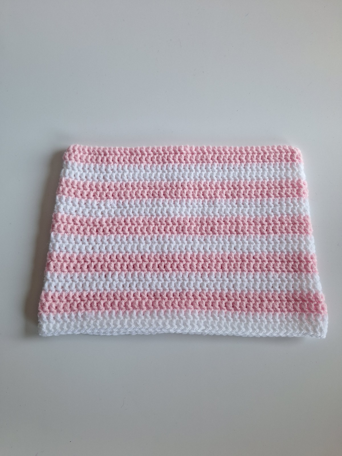 Gehaakte muts | Lichtroze en wit