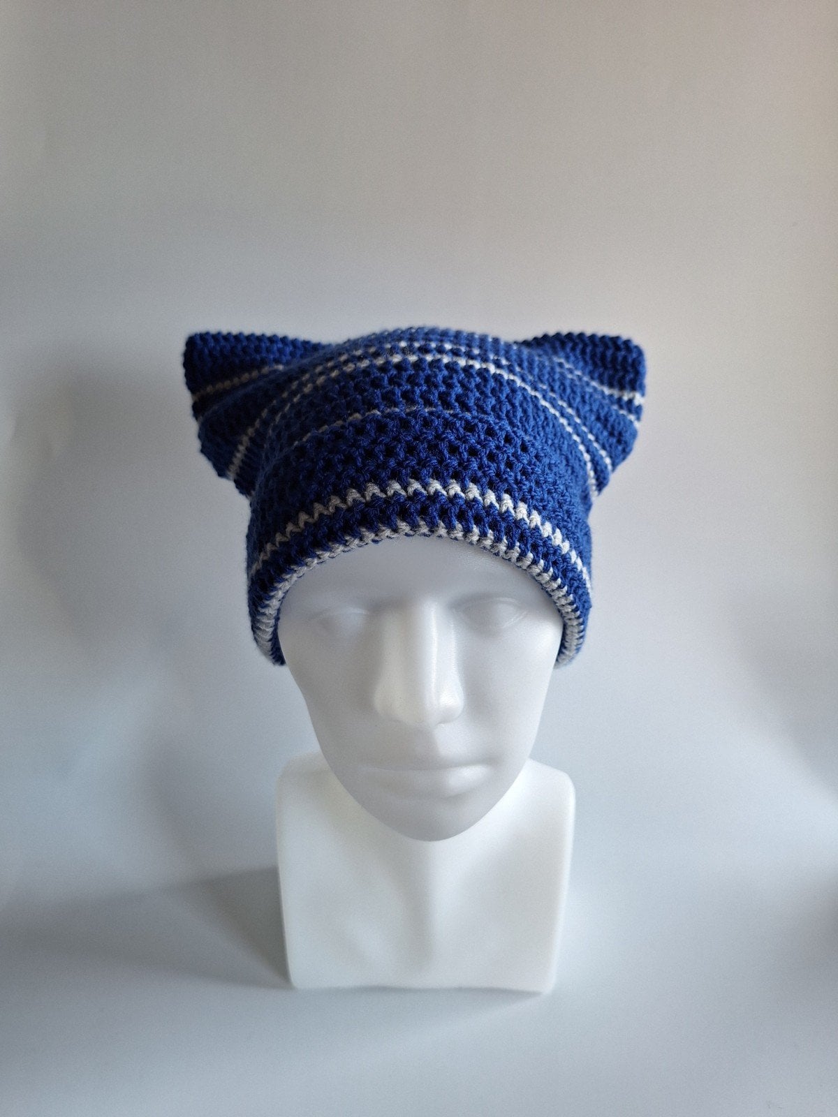 Gehaakte muts 'Harry Potter Ravenclaw house' - 63442.jpeg Gehaakte muts | Harry Potter Ravenclaw/Ravenklauw house